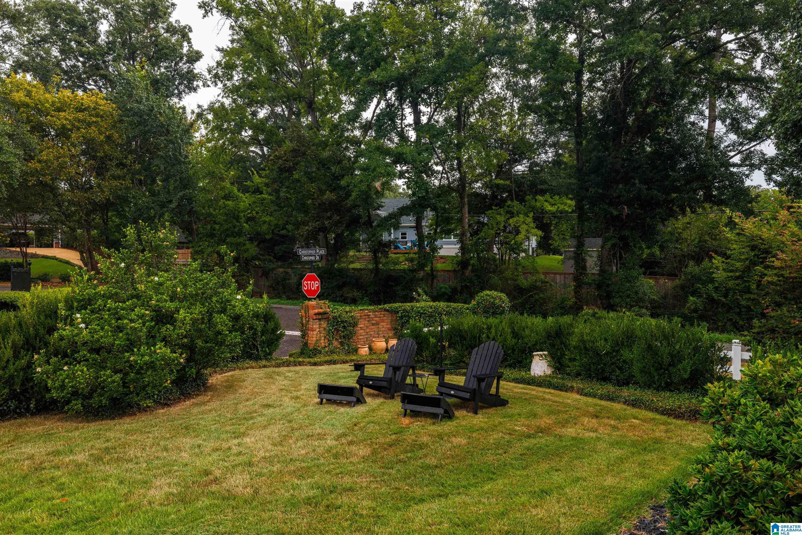 2400 CHRISTOPHER PLACE