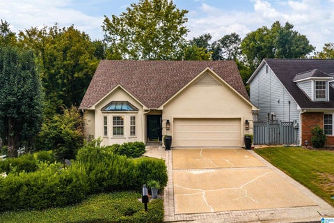 Photo of 2400 Christopher Place, VESTAVIA HILLS, AL 35243 (MLS # 21464972)