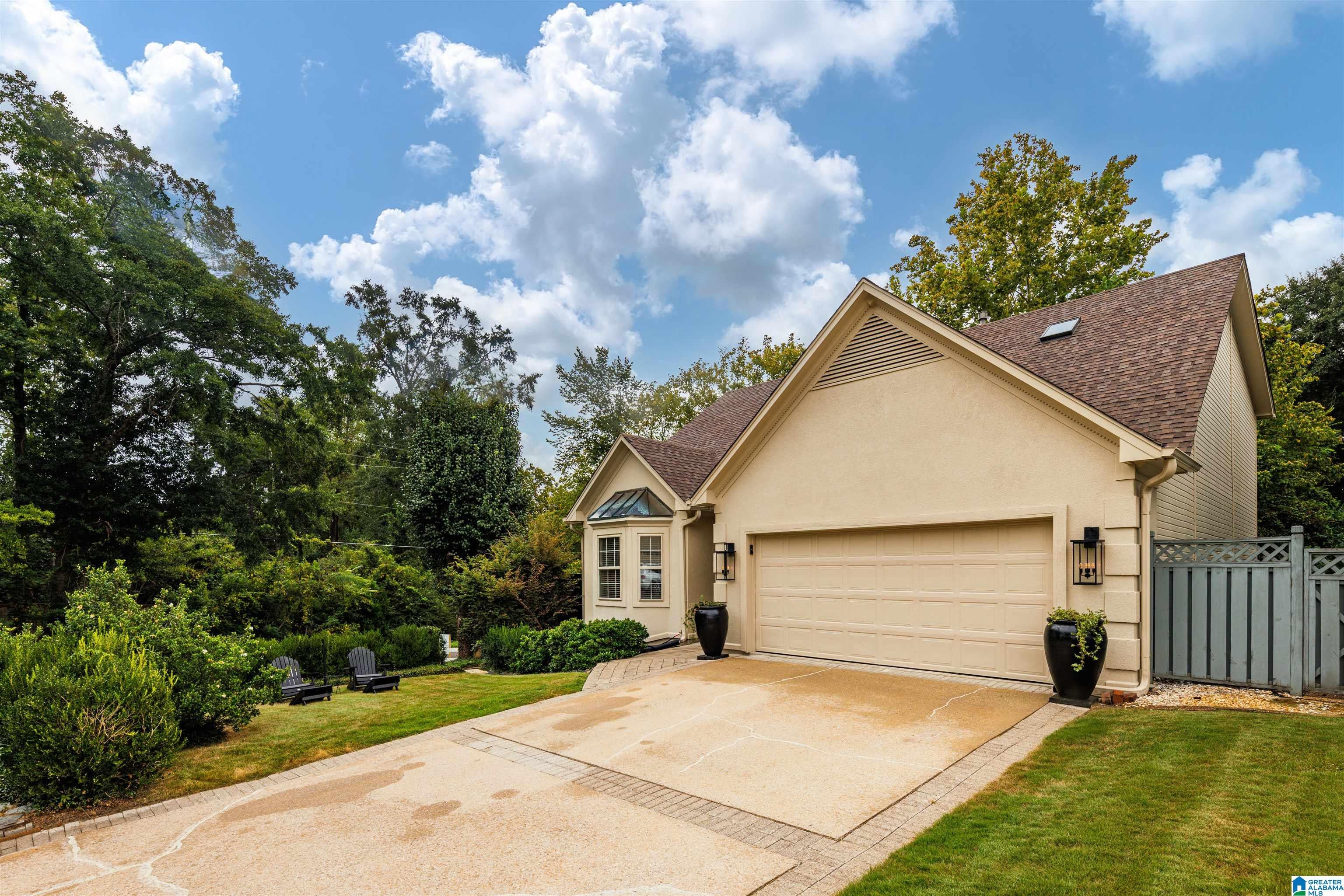 2400 CHRISTOPHER PLACE