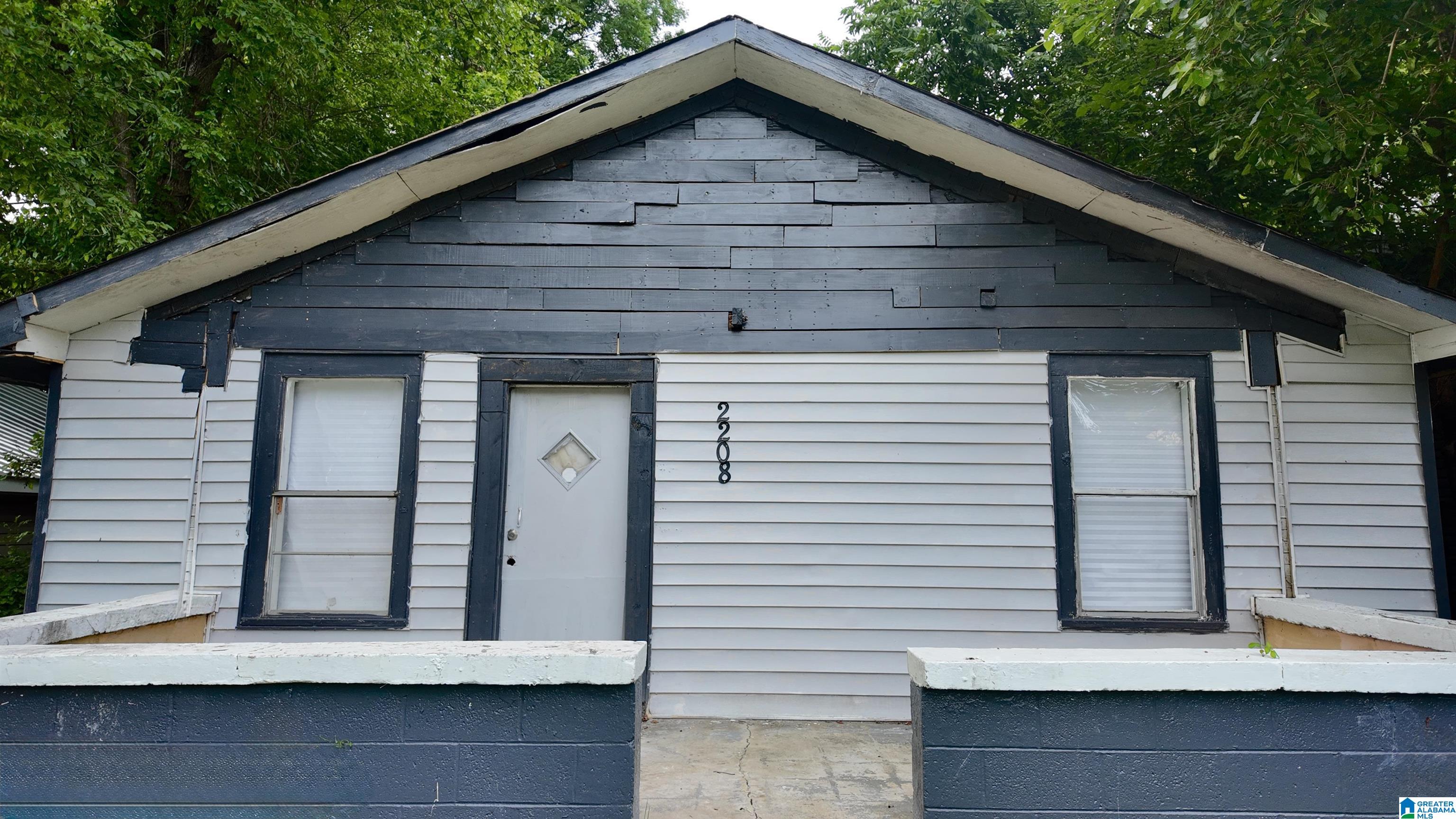 2208 MAYFIELD AVENUE SW