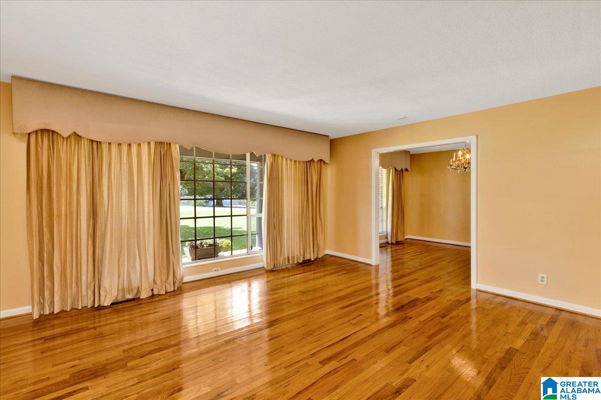 1055 BARCLAY DRIVE