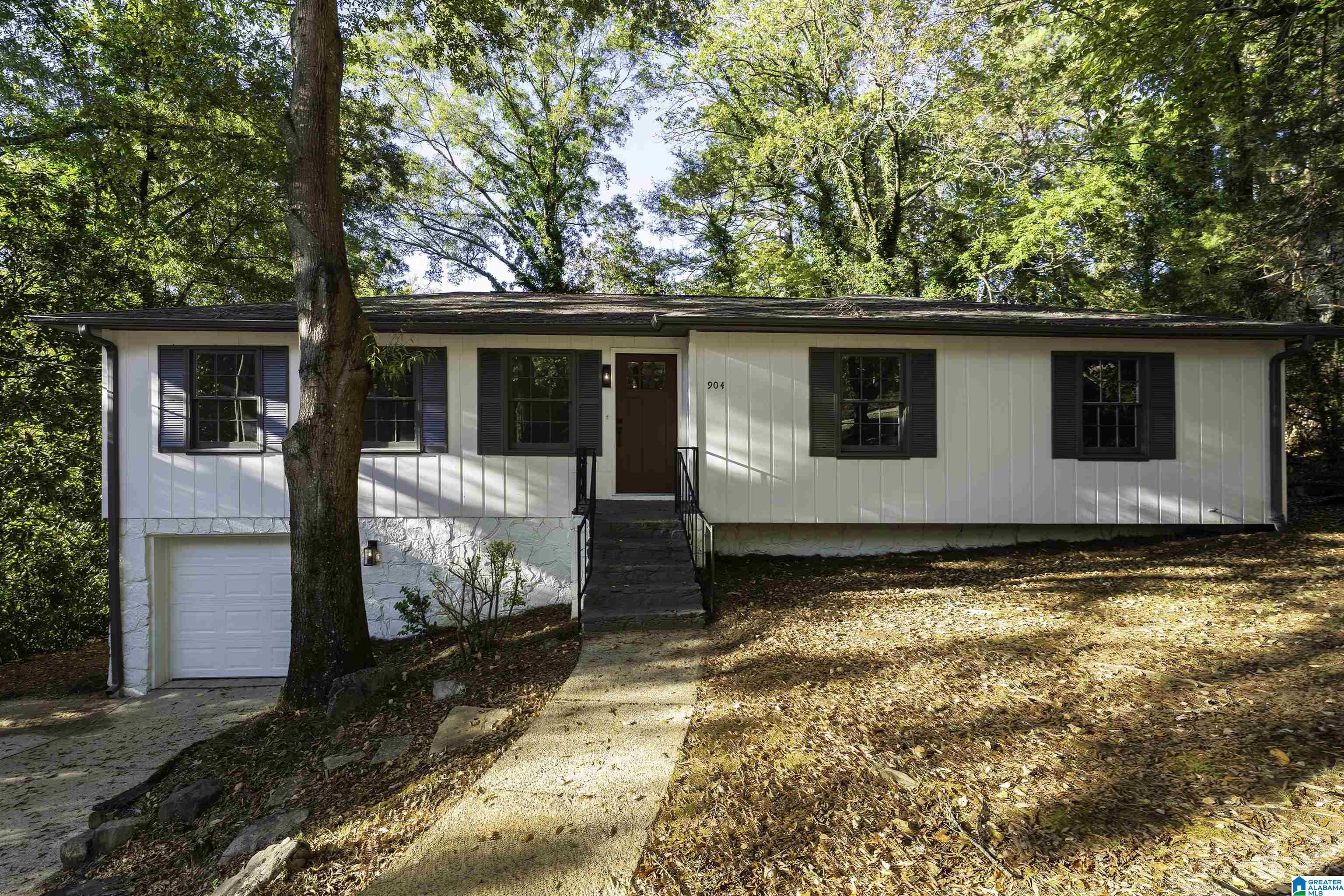904 KATHRYNE CIRCLE