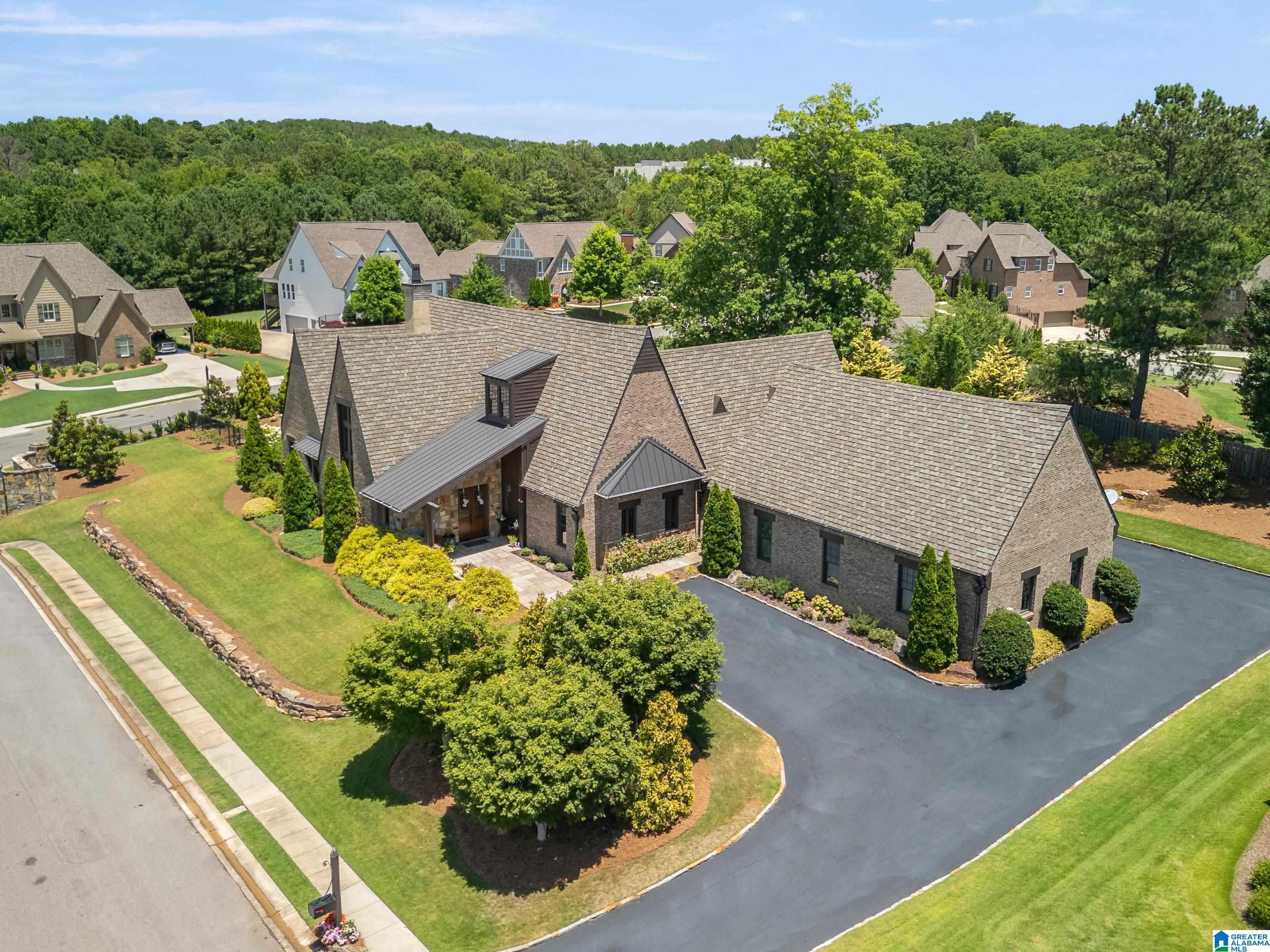 5825 DEERFOOT COURT