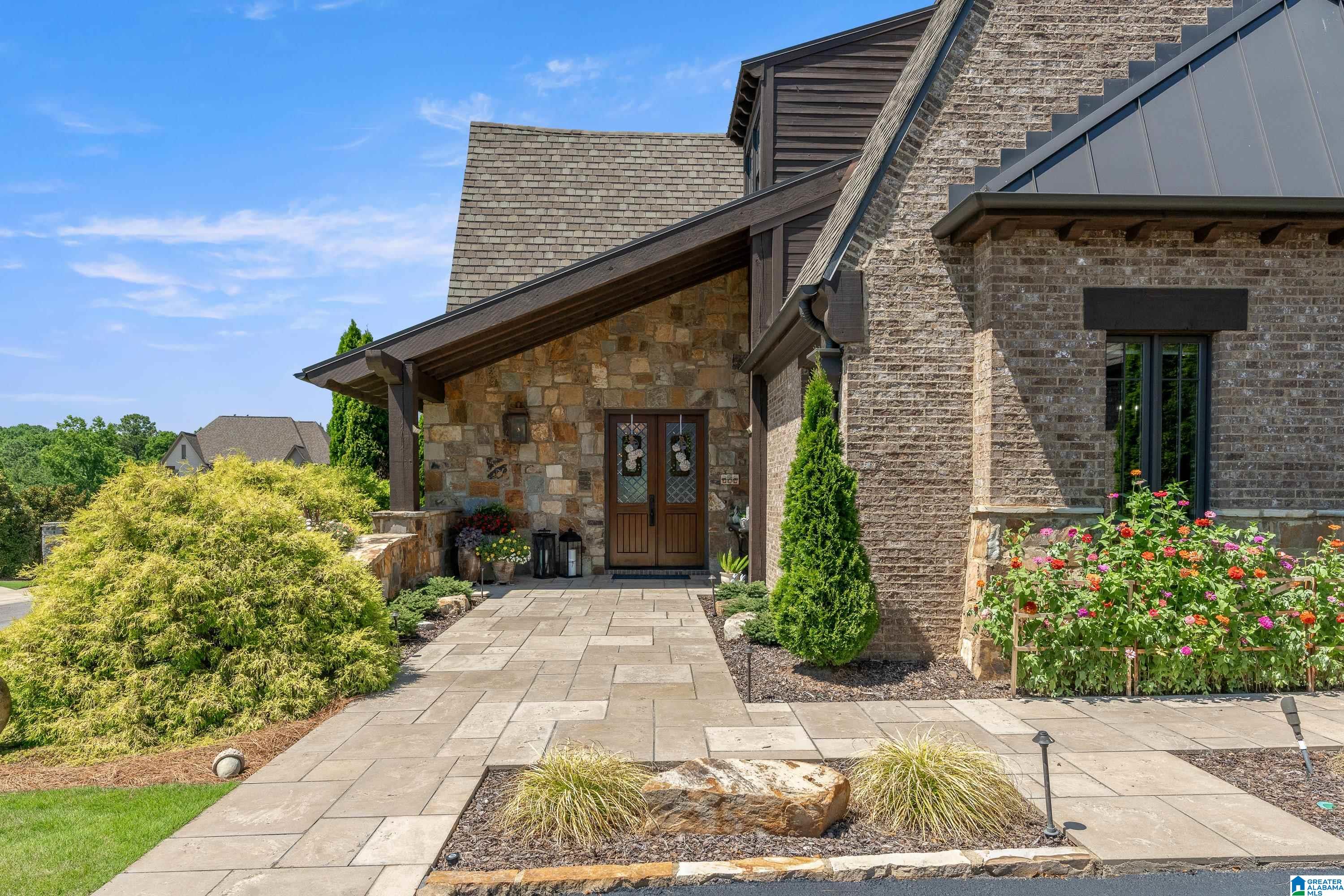 5825 DEERFOOT COURT