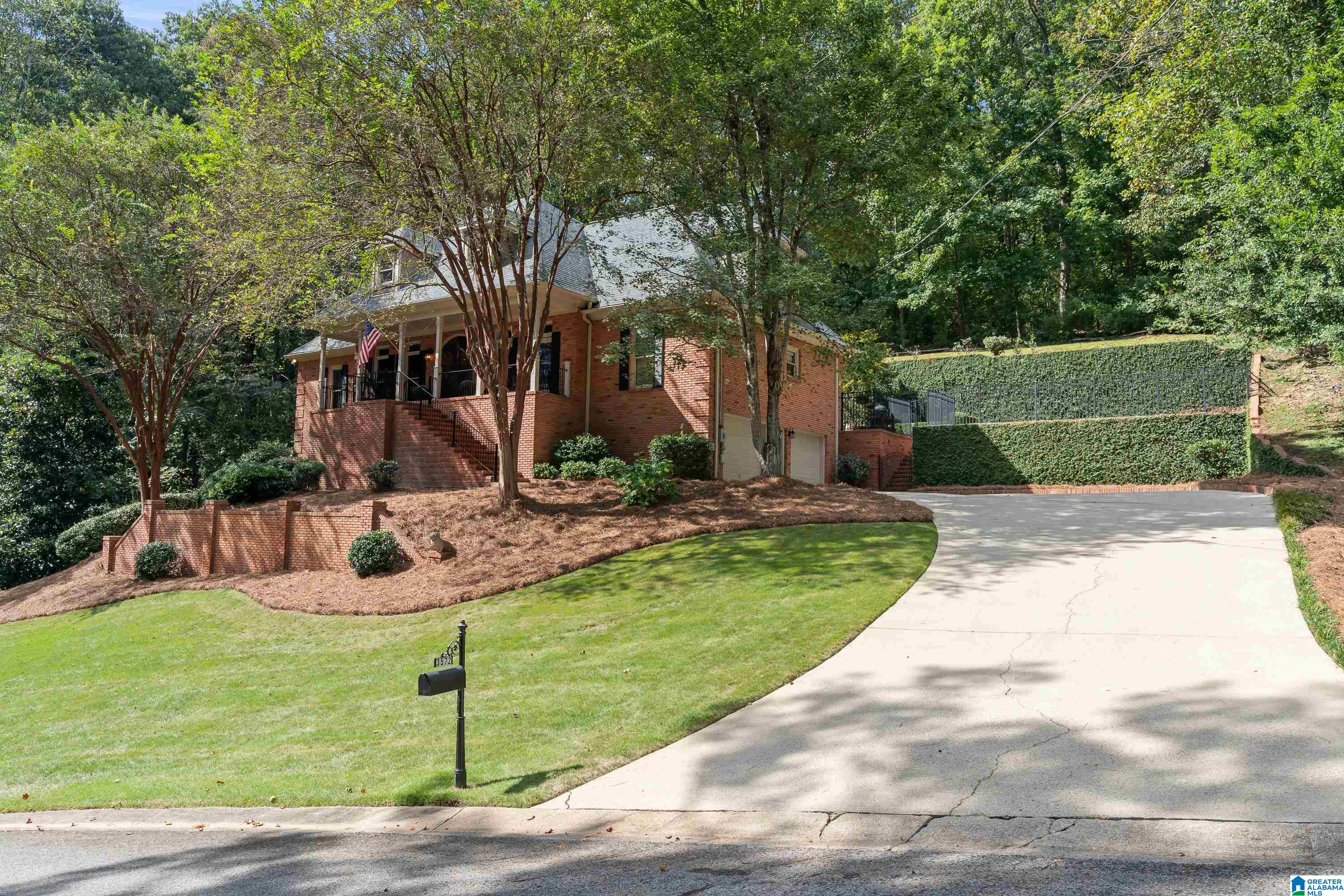 3572 HAMPSHIRE DRIVE