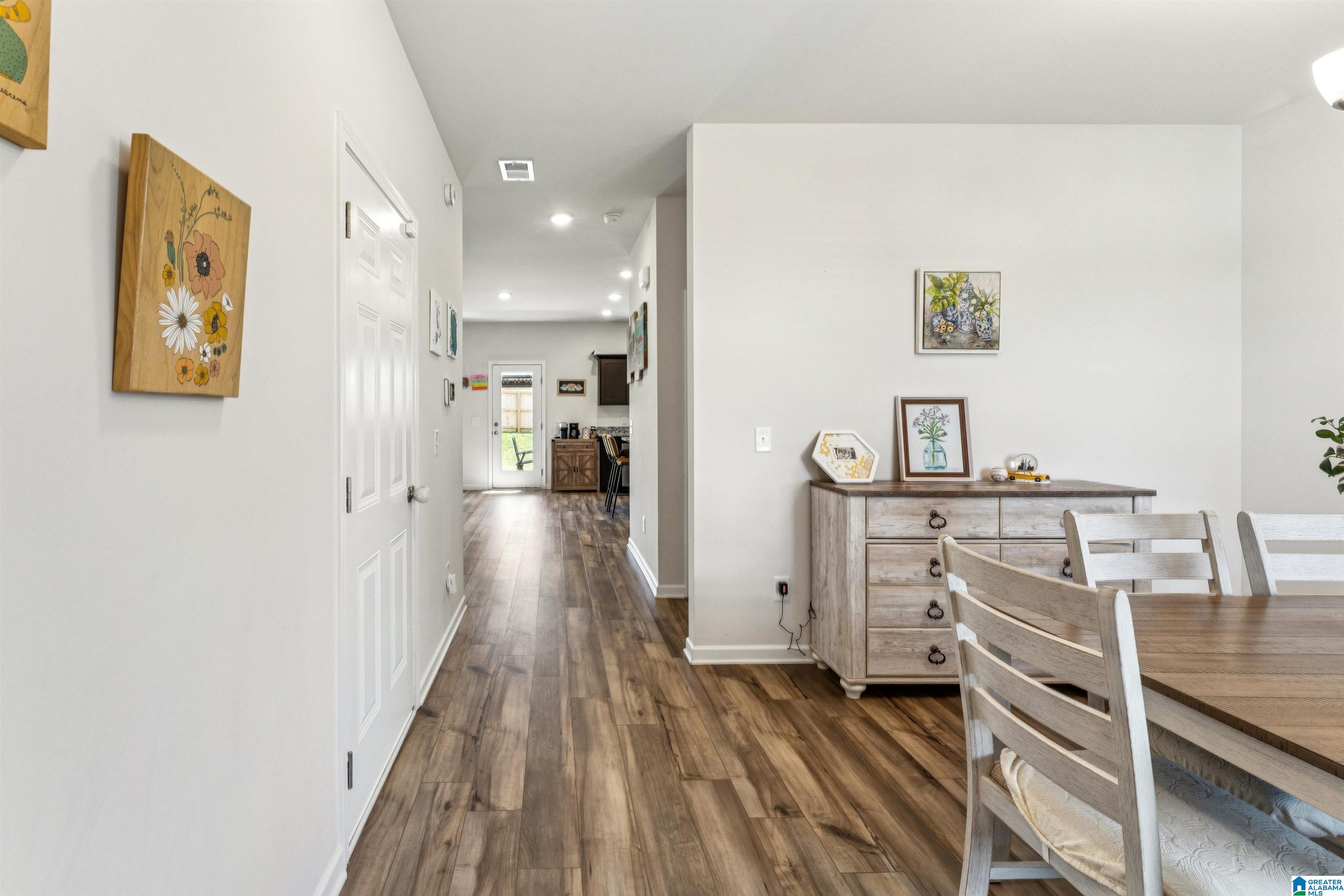 952 RIDGEWAY LANE