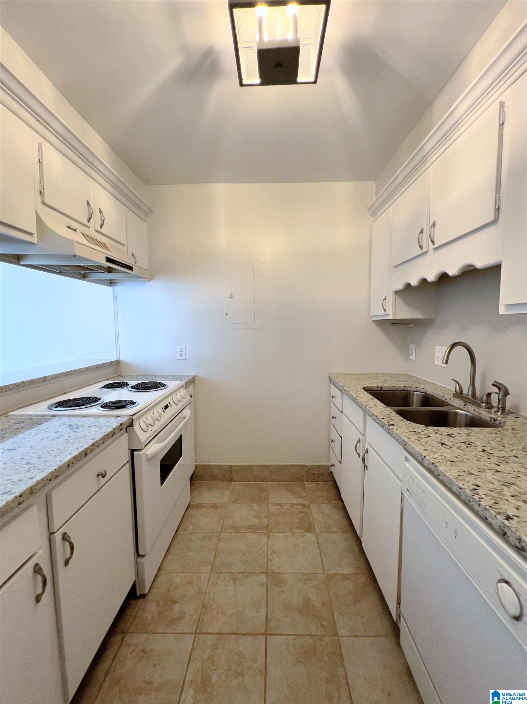 3350 ALTAMONT ROAD C9