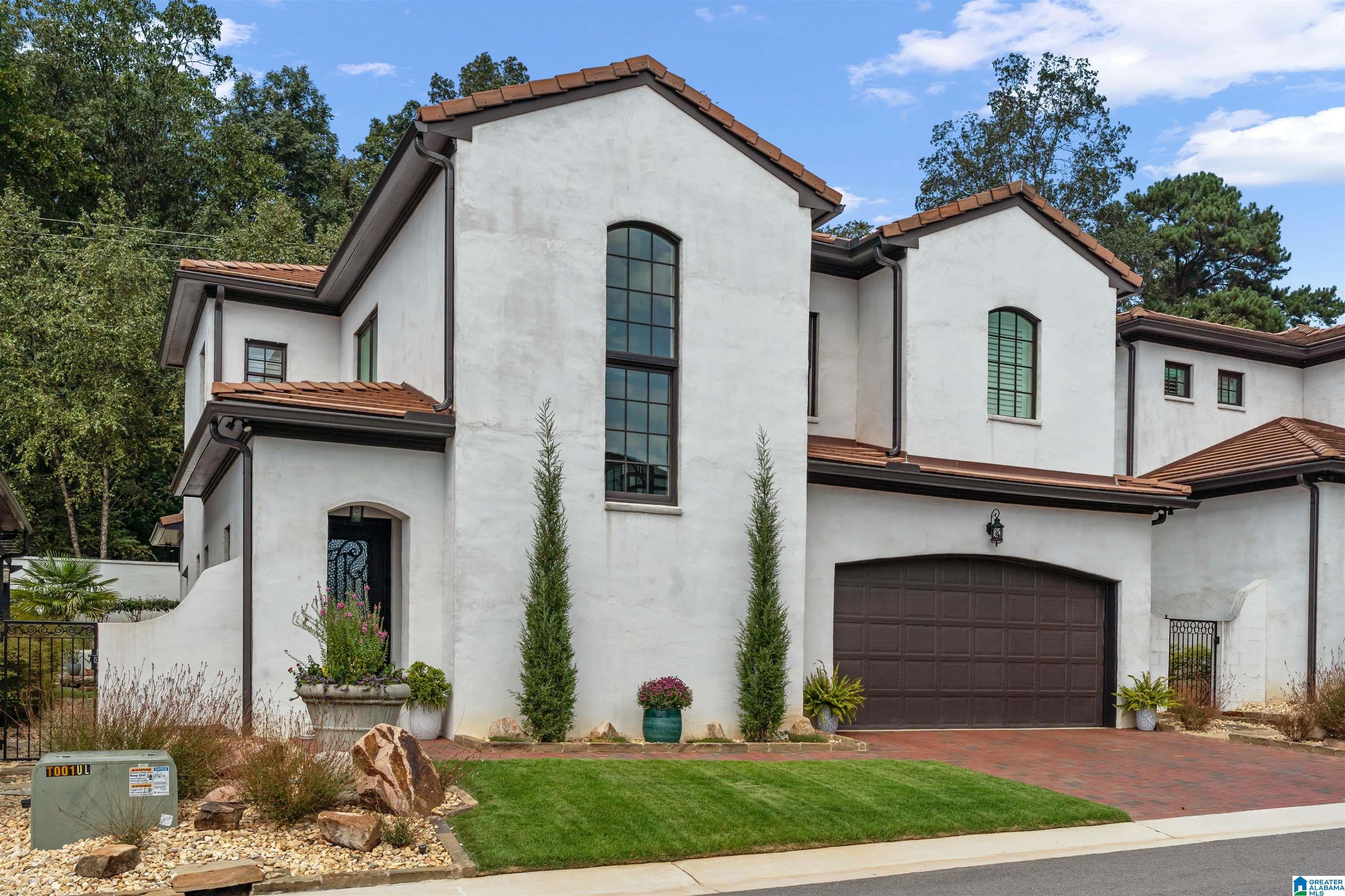 836 VILLA LANE