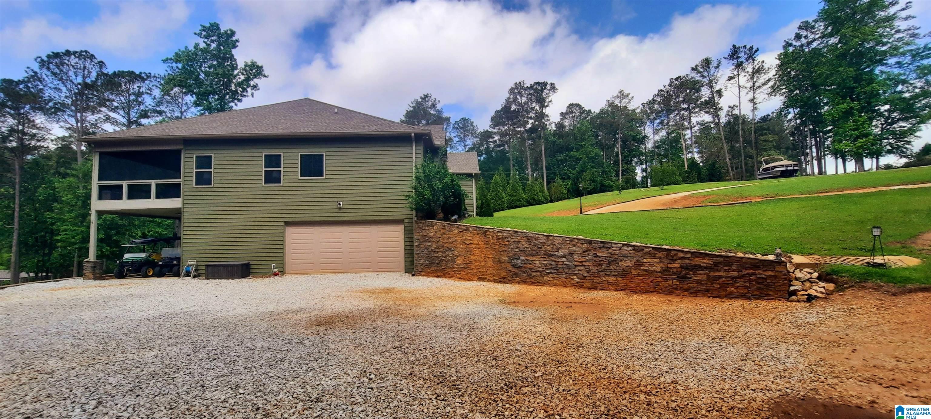 2815 CRESCENT CREST DRIVE