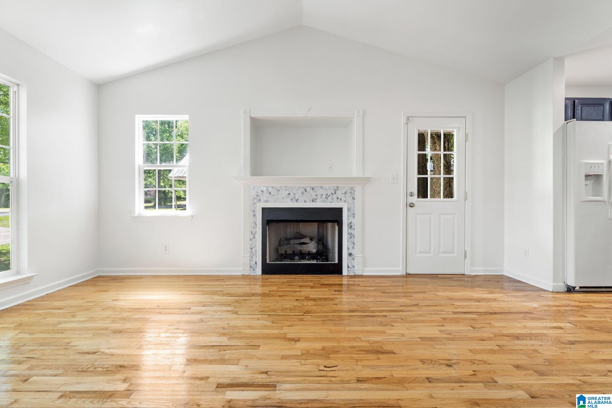 1004 W WALNUT STREET