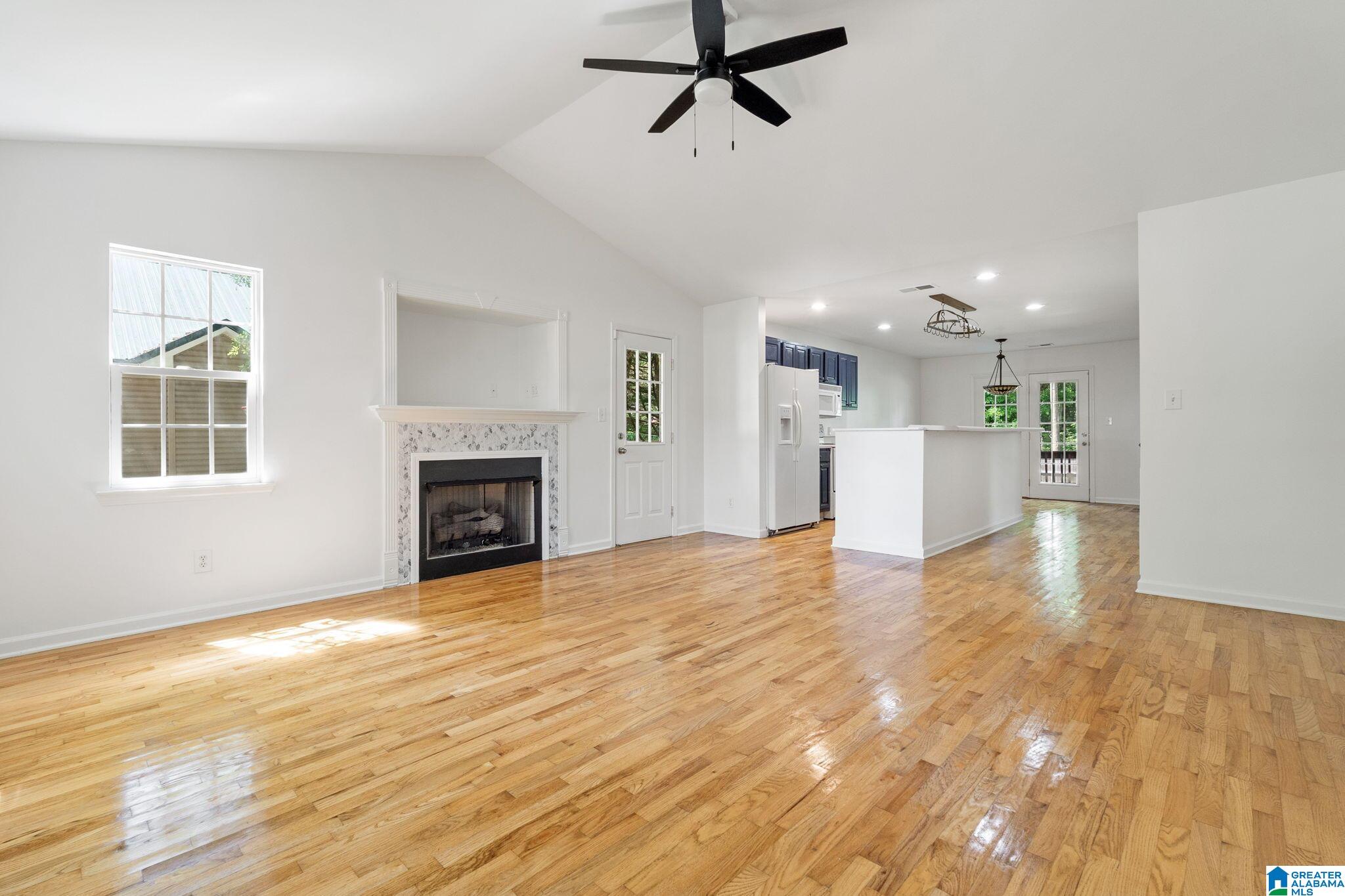 1004 W WALNUT STREET