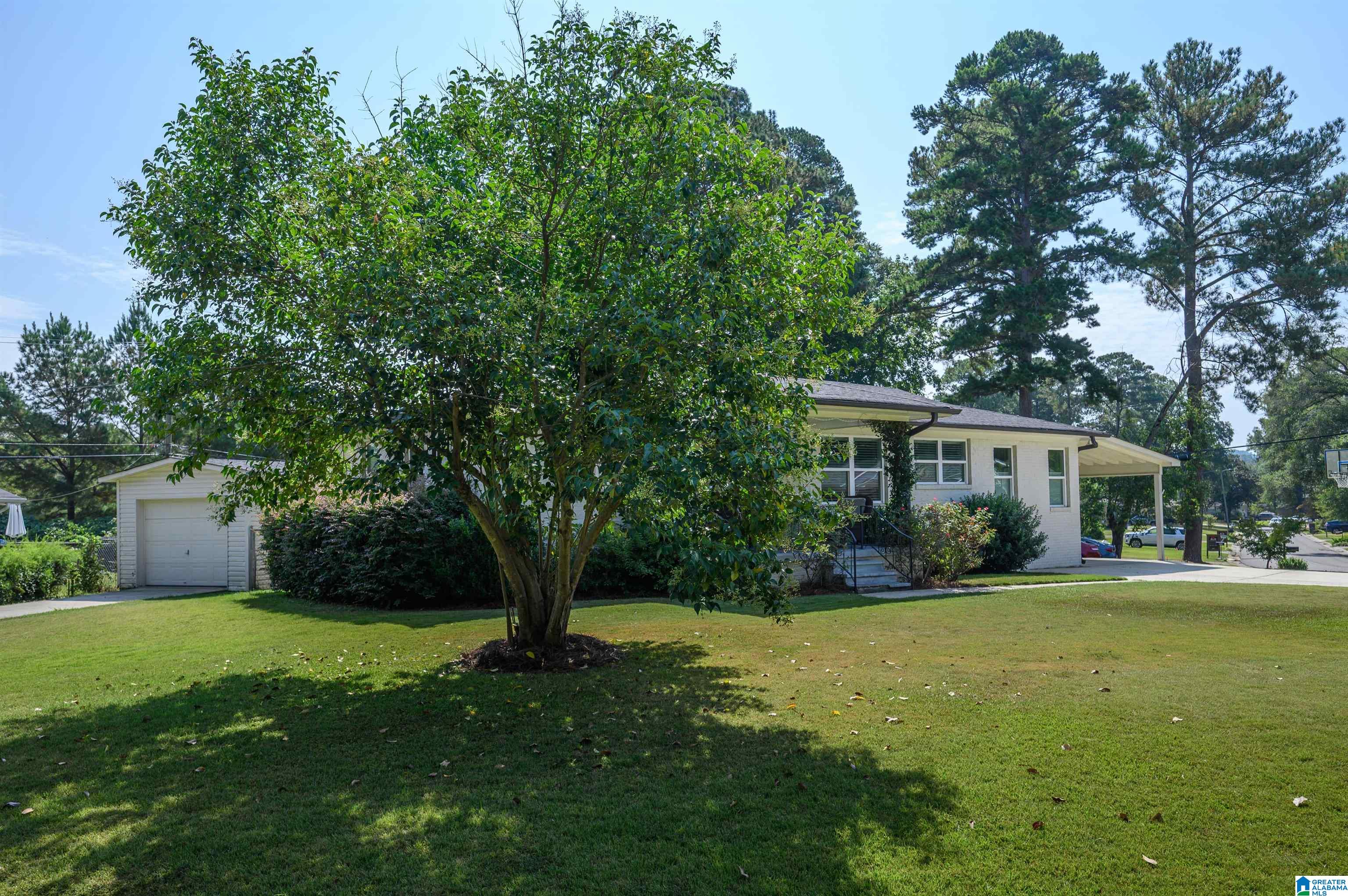 601 OAKMOOR DRIVE