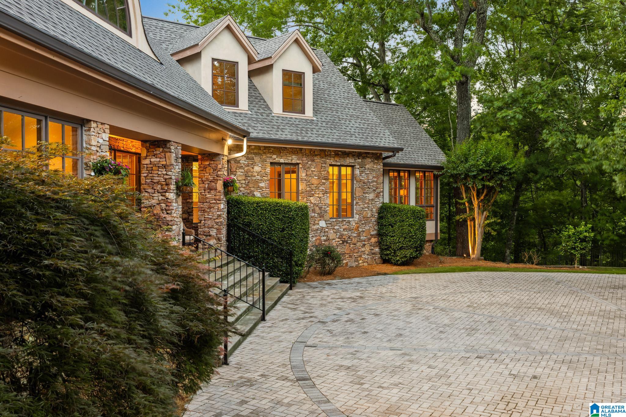 2055 RIDGE LAKE DRIVE
