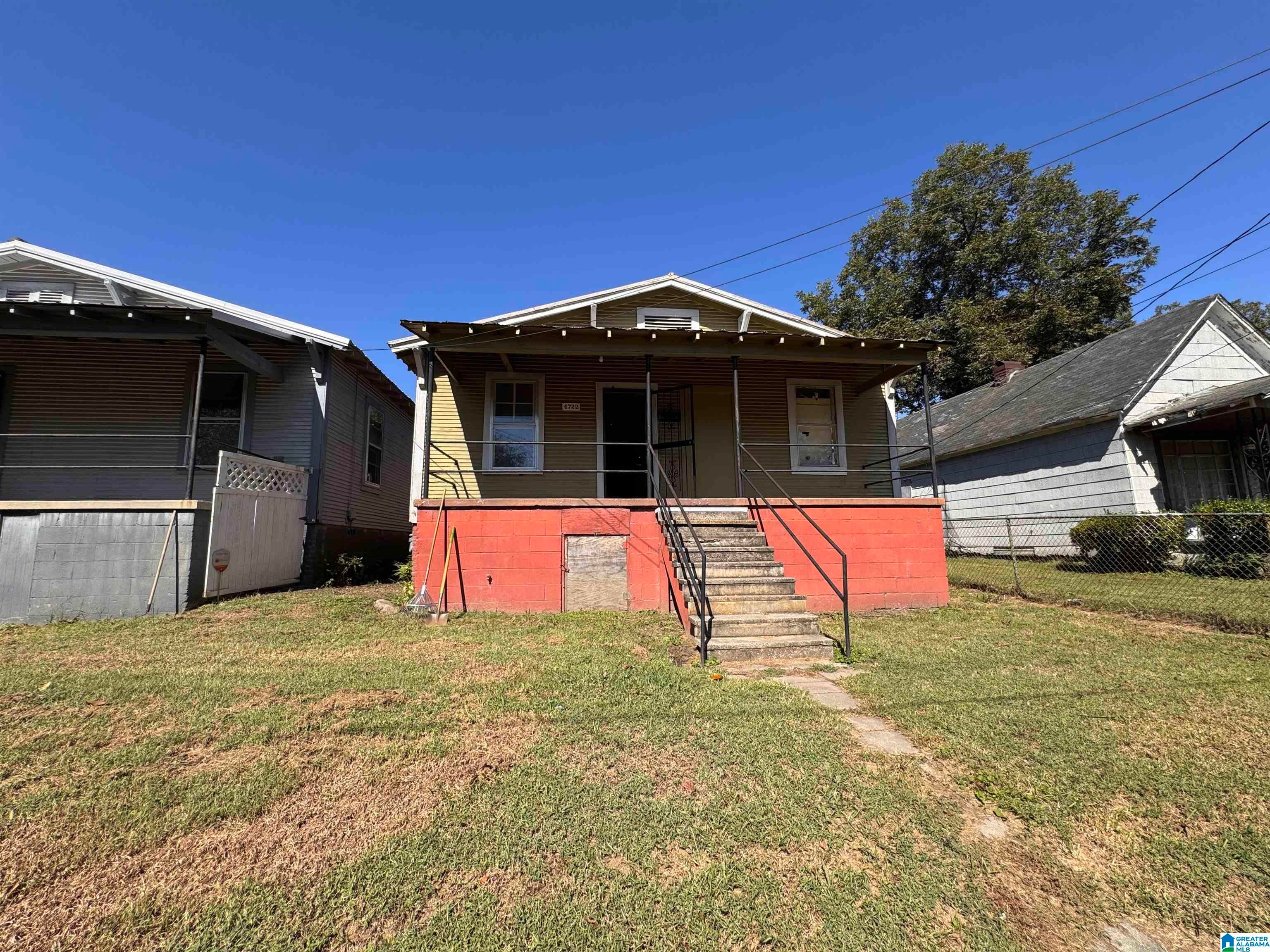 817 LEXINGTON STREET