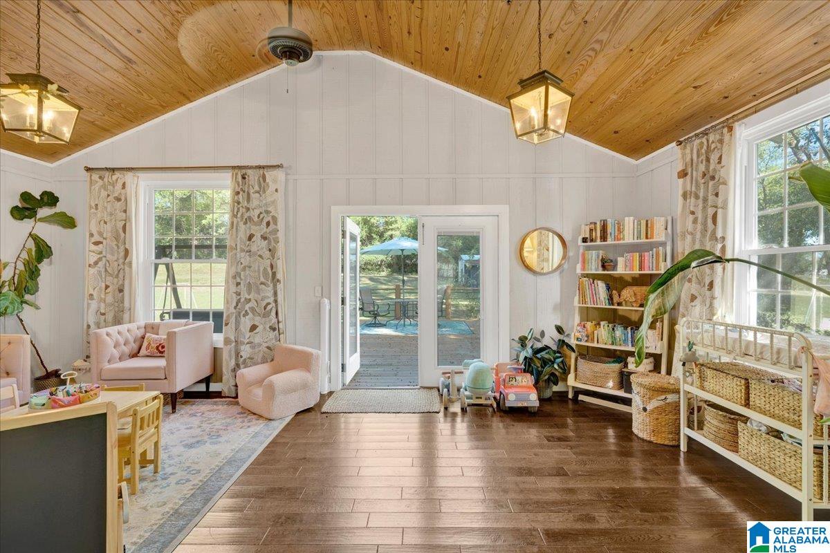 2121 BROOKVIEW DRIVE