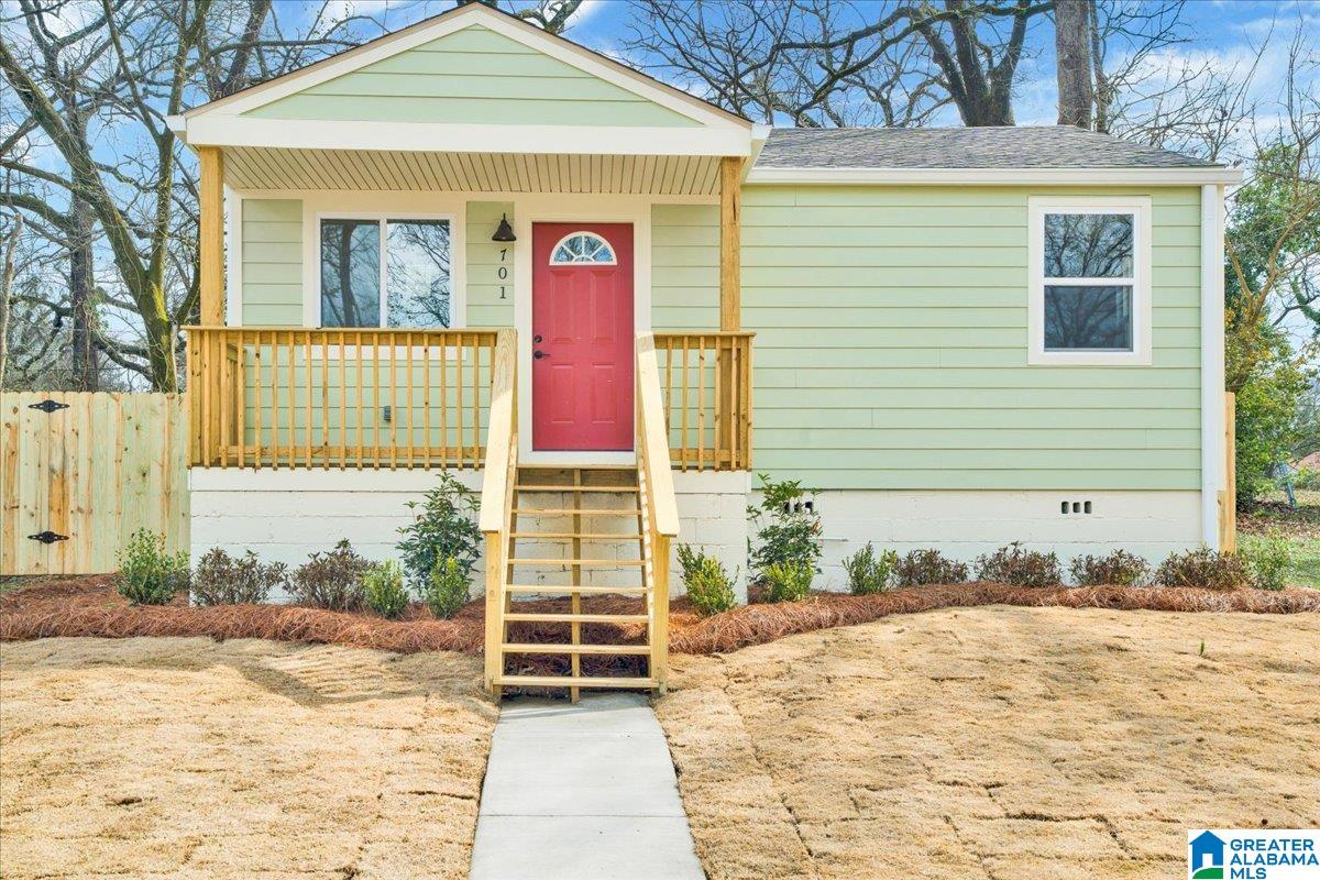 Photo 1 of 27 — 701 SEMINOLE CIRCLE, FAIRFIELD, AL 35064