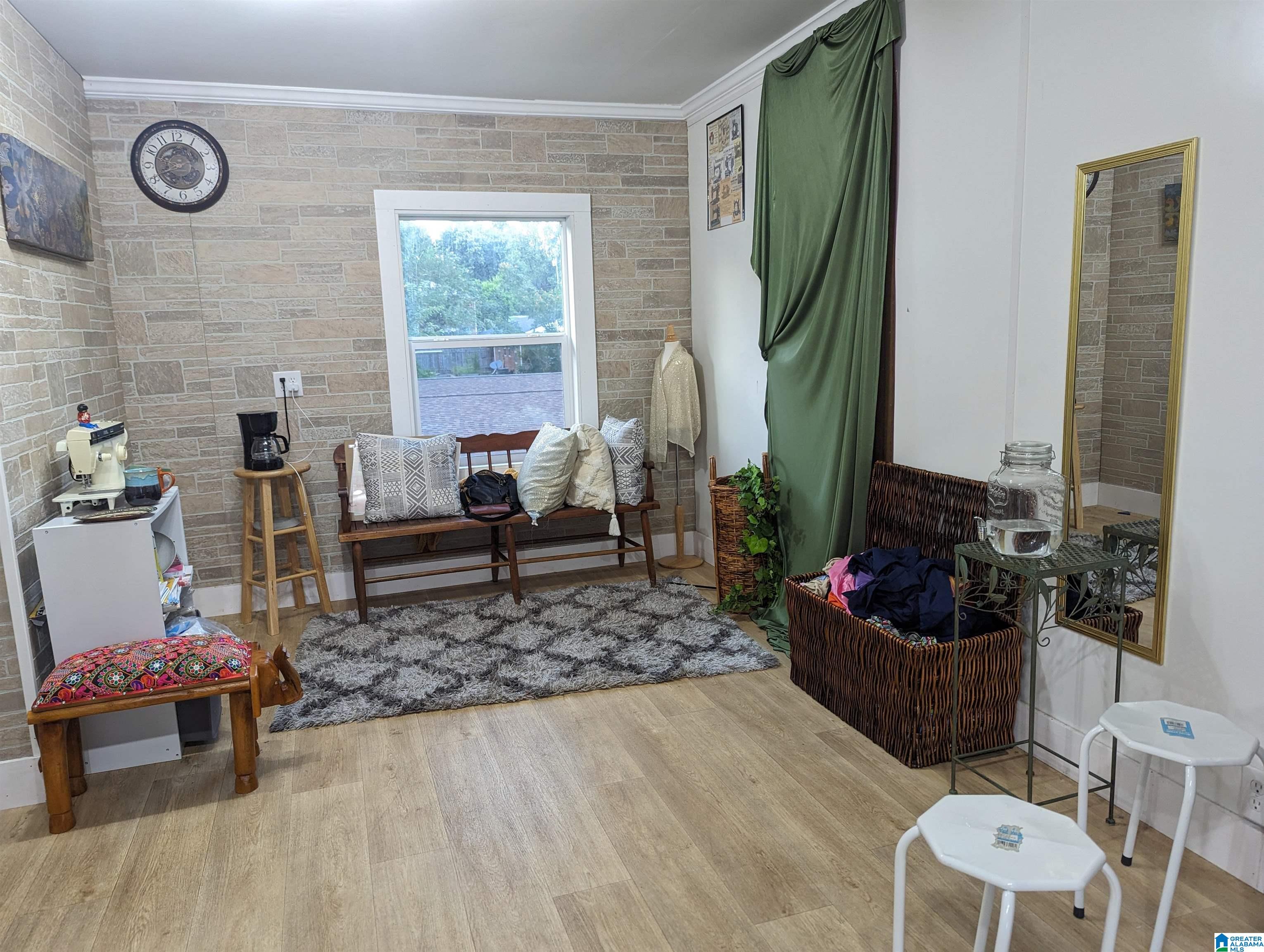 112 W TARRANT DRIVE
