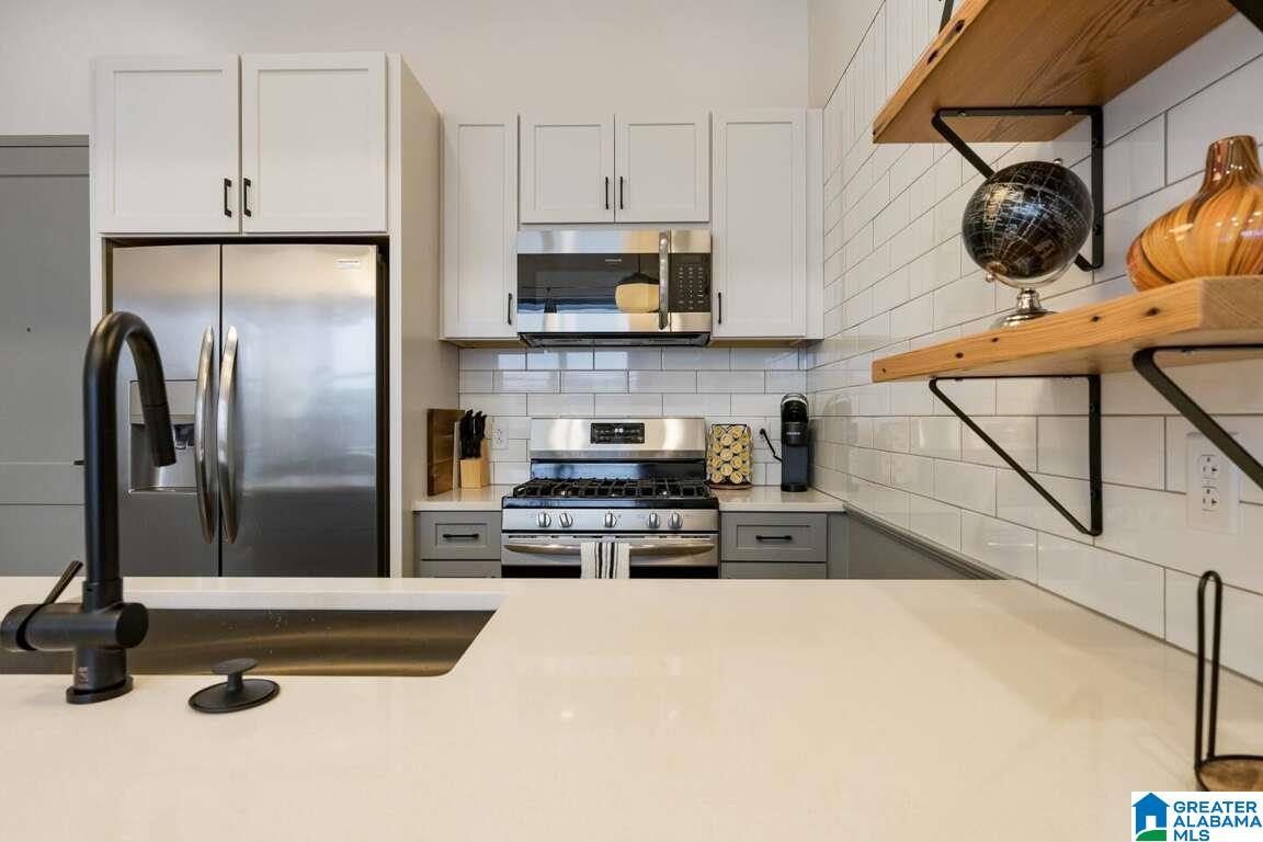 2212 MORRIS AVENUE 318