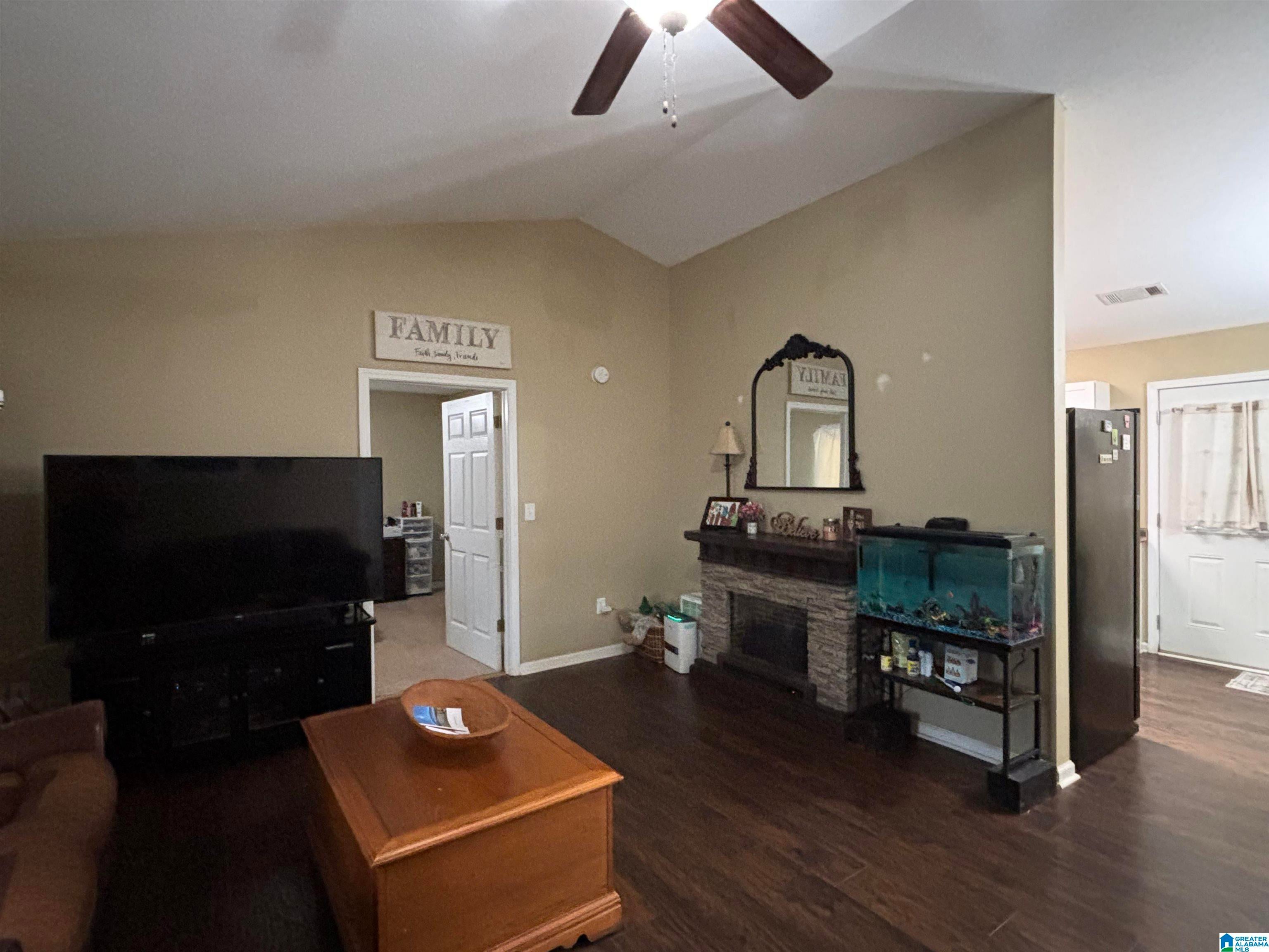 564 COUNTRY BREEZE CIRCLE
