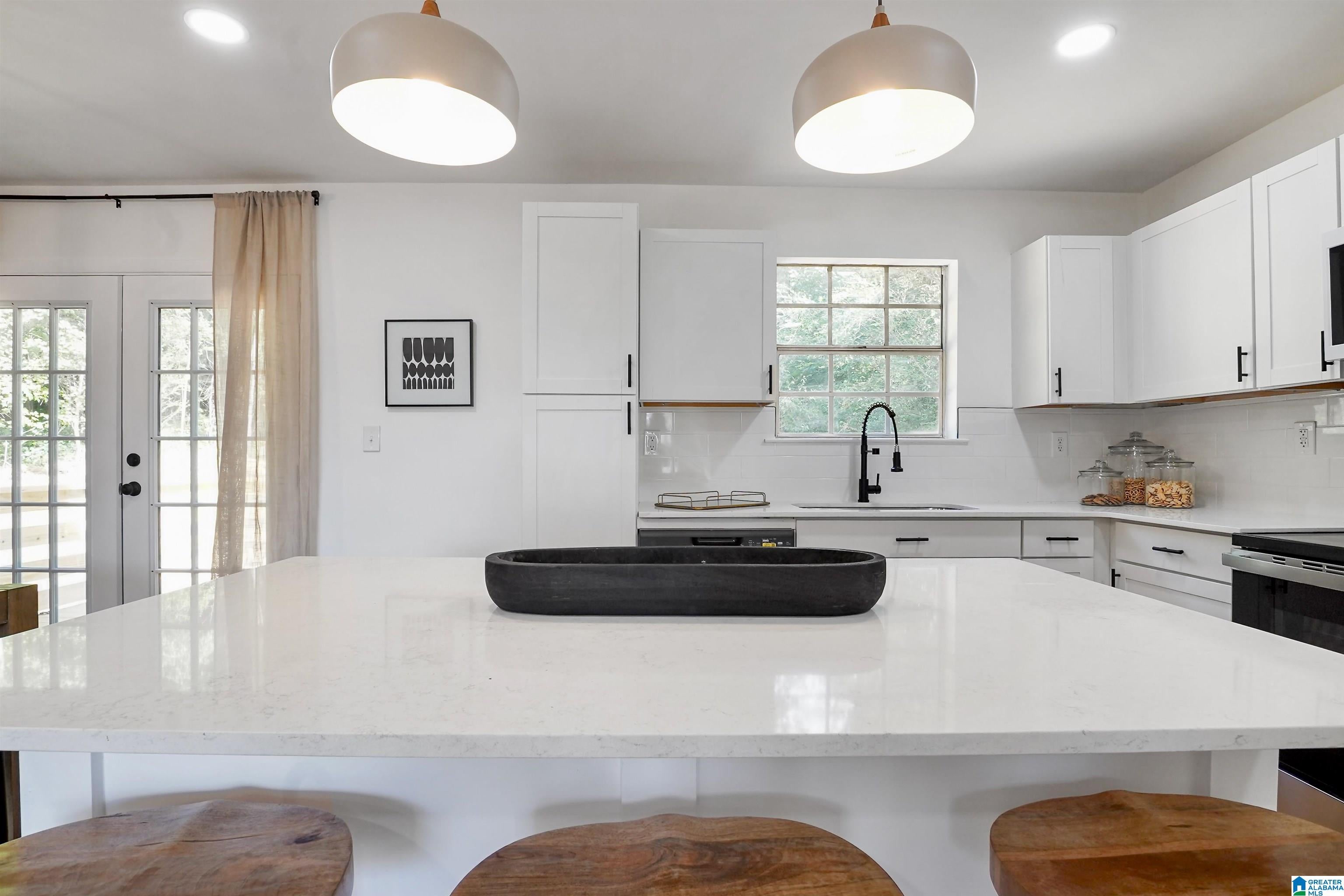 1013 FERRO AVENUE - Photo 2