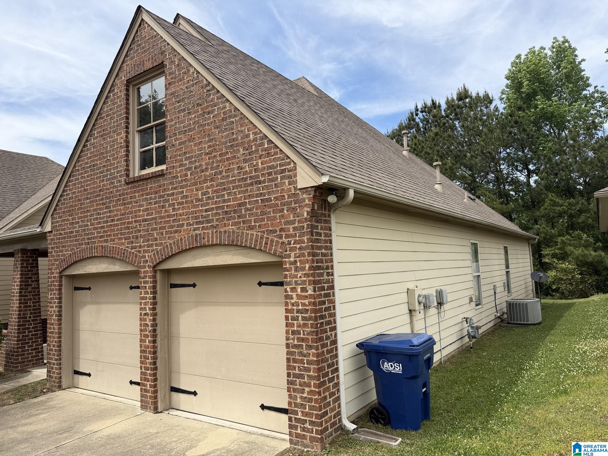 513 FOX RUN LANE
