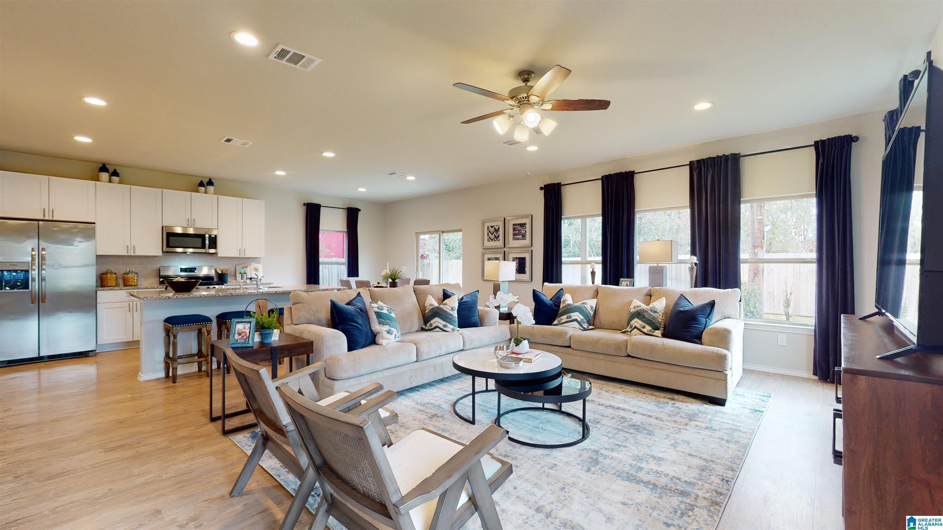 93 W SUNSHINE LANE