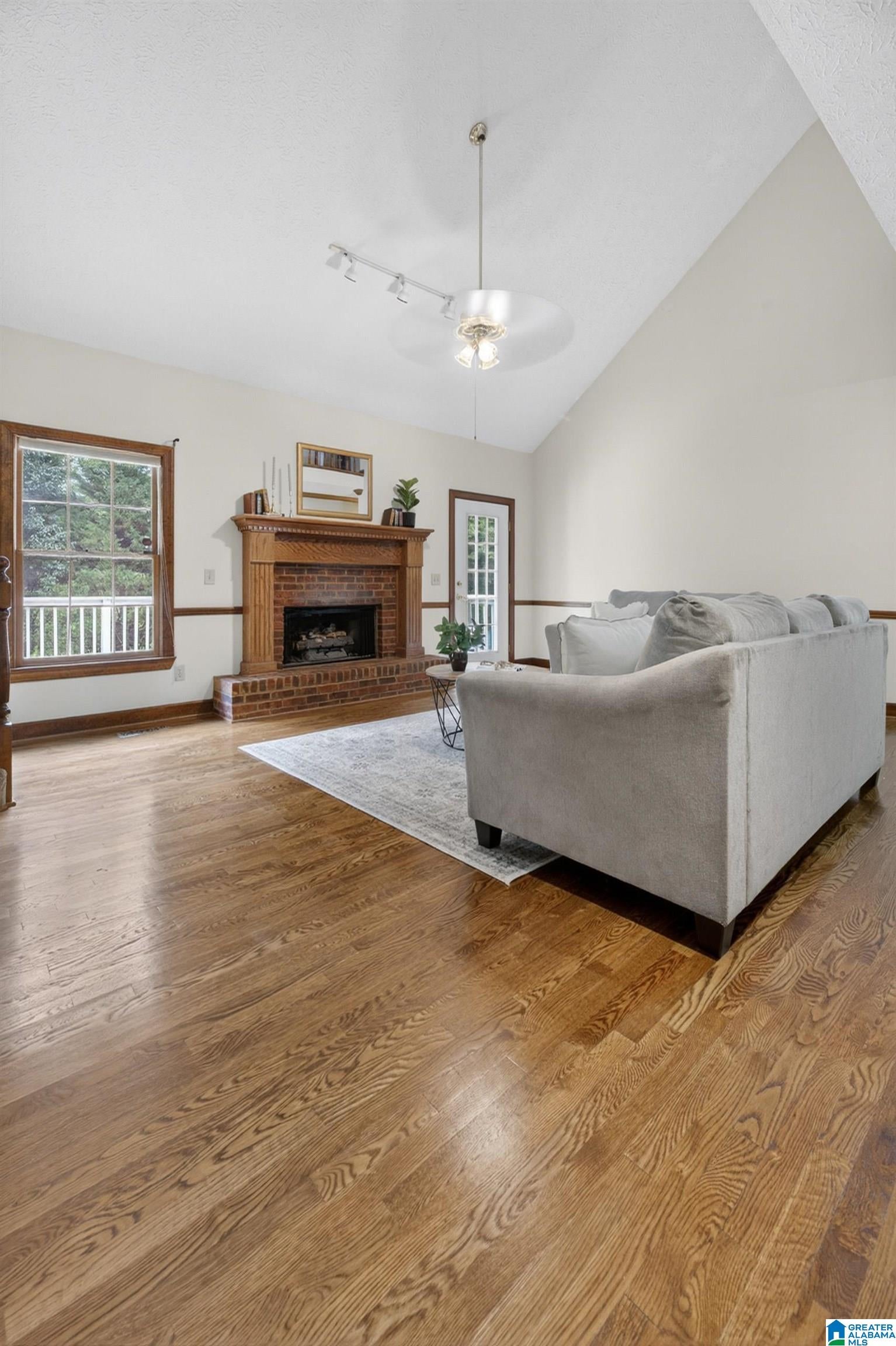 202 MAYFIELD LANE NE