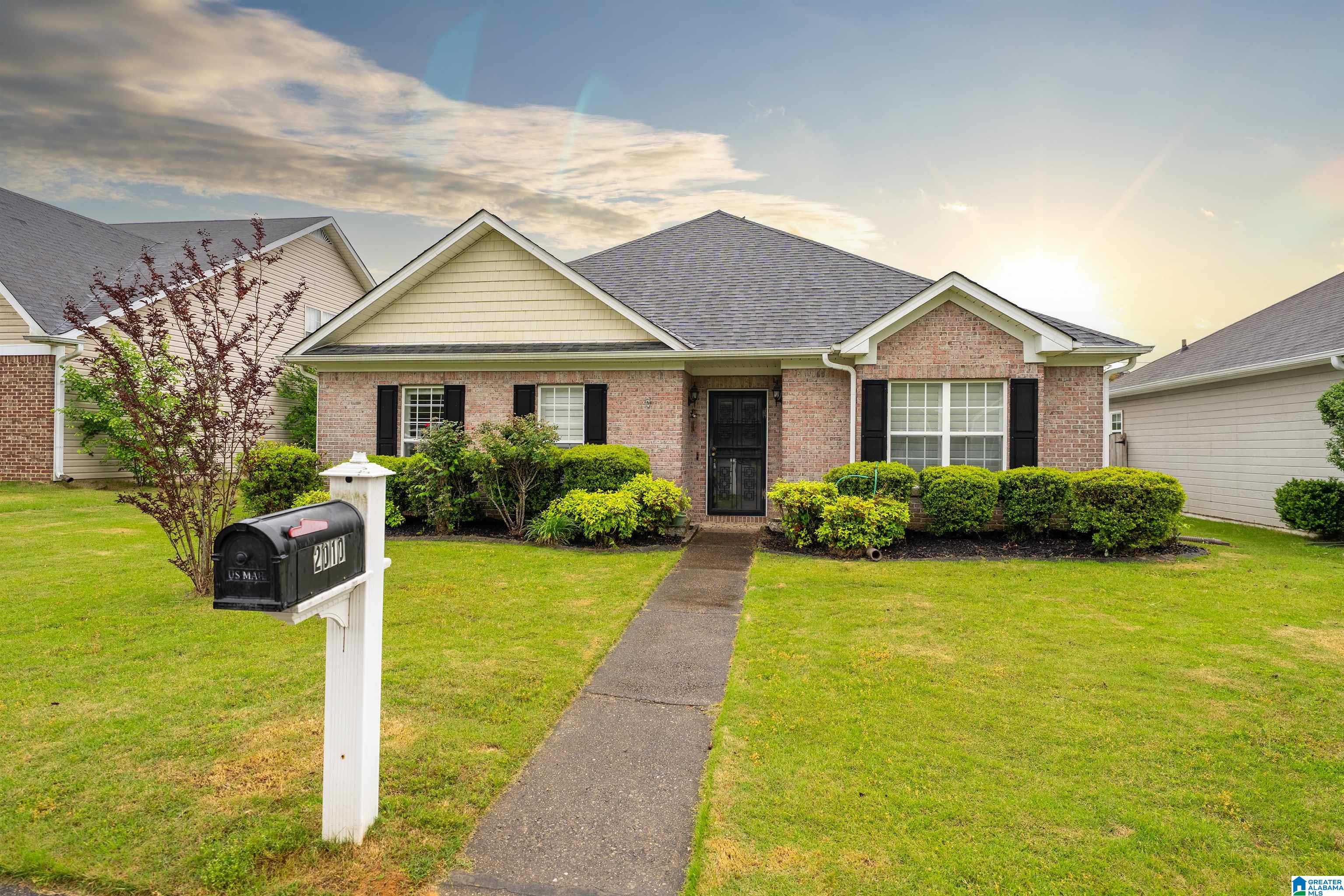 Photo 1 of 34 — 2010 PLANTATION PARKWAY, MOODY, AL 35004