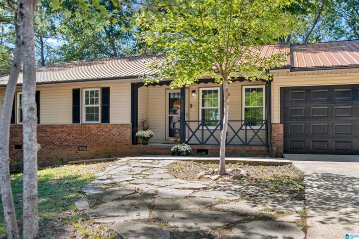Photo 1 of 35 — 1020 EDGEWOOD DRIVE, ANNISTON, AL 36207