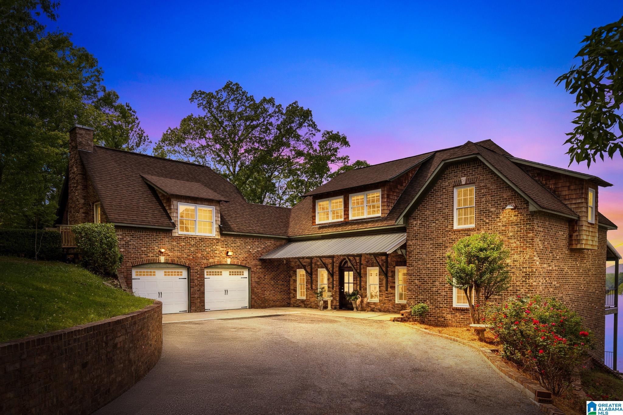 825 DOGWOOD LANE