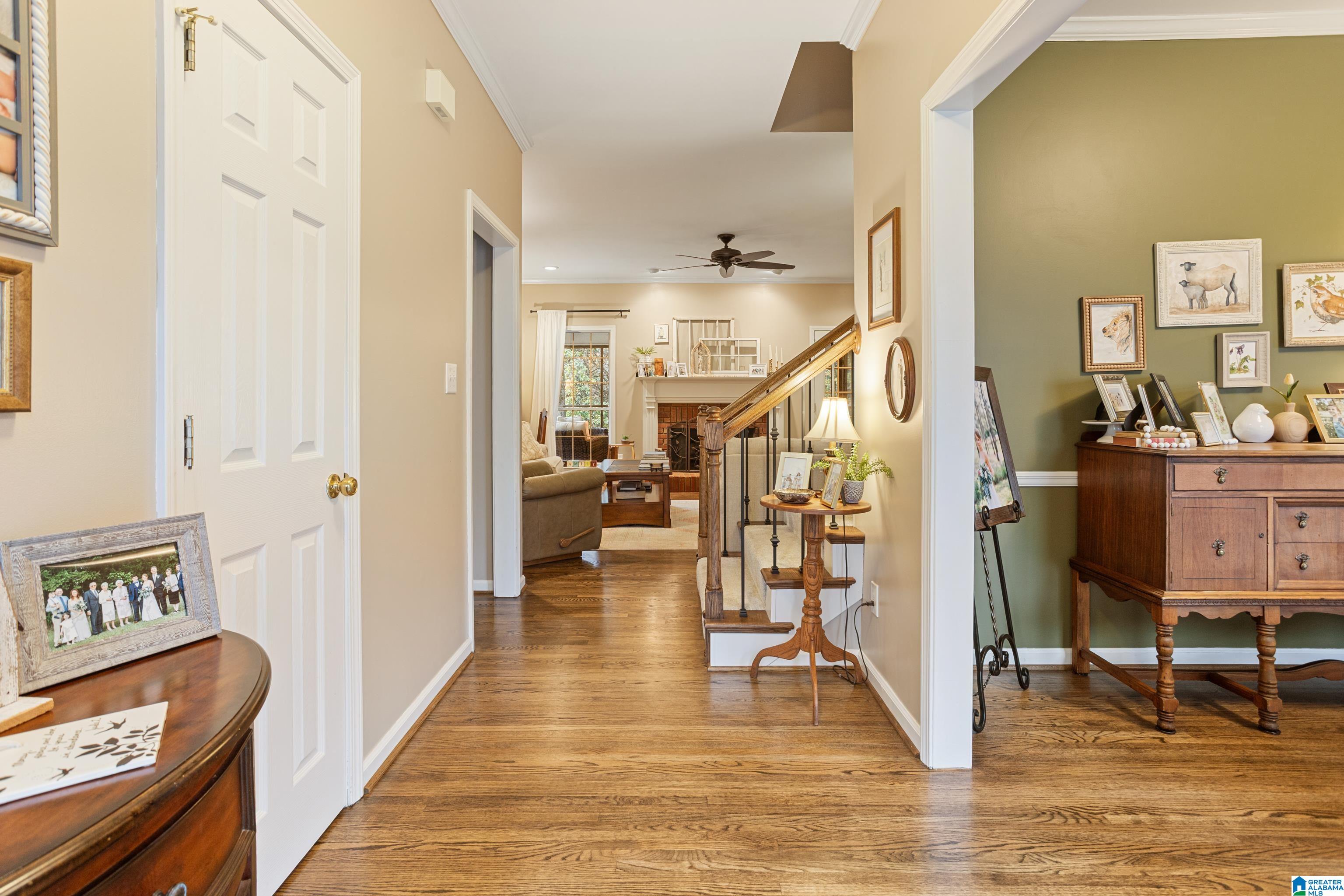 109 LONG FEATHER CIRCLE