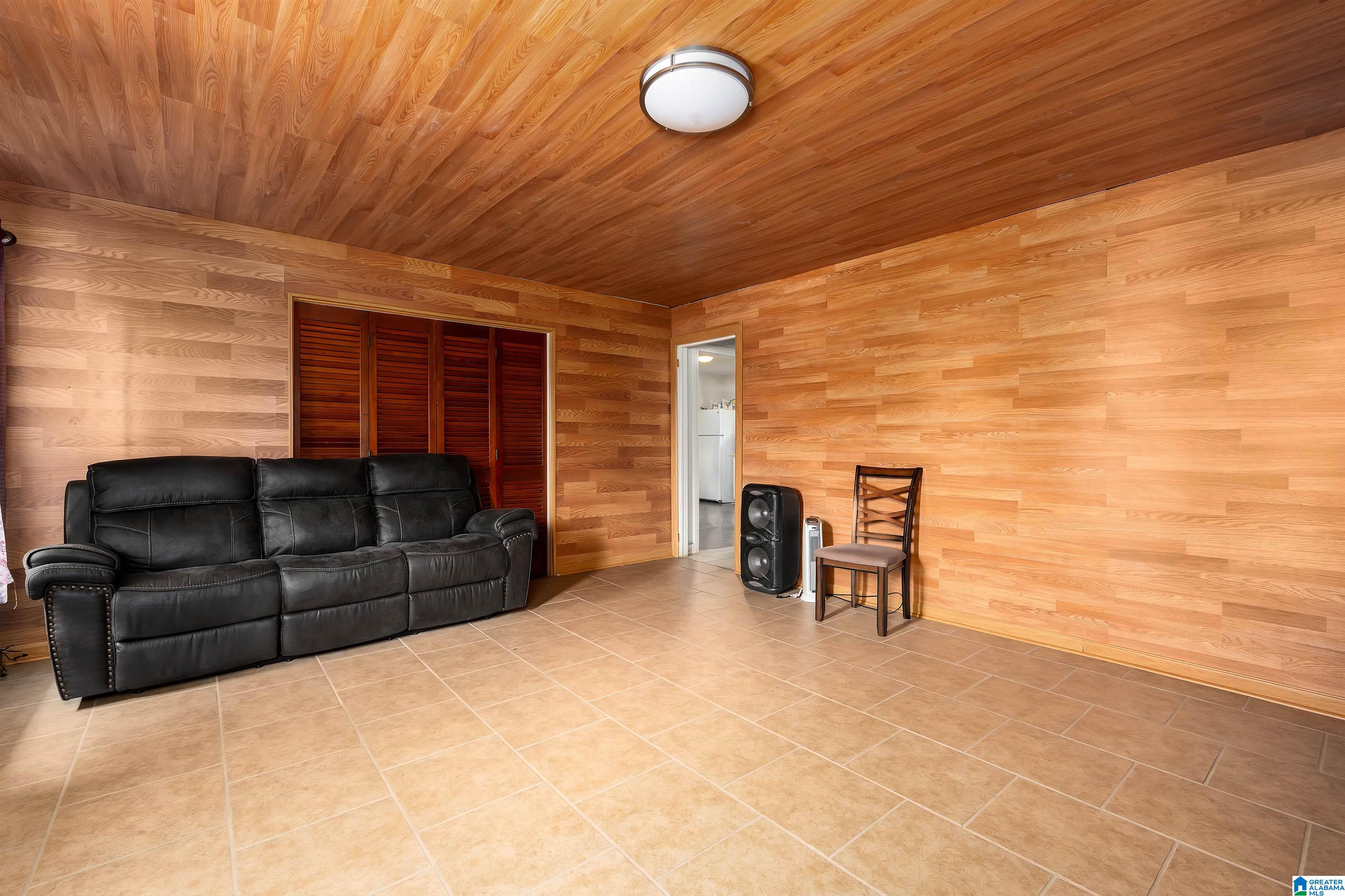 Photo 1 of 22 — 525 WOODWARD ROAD, MIDFIELD, AL 35228