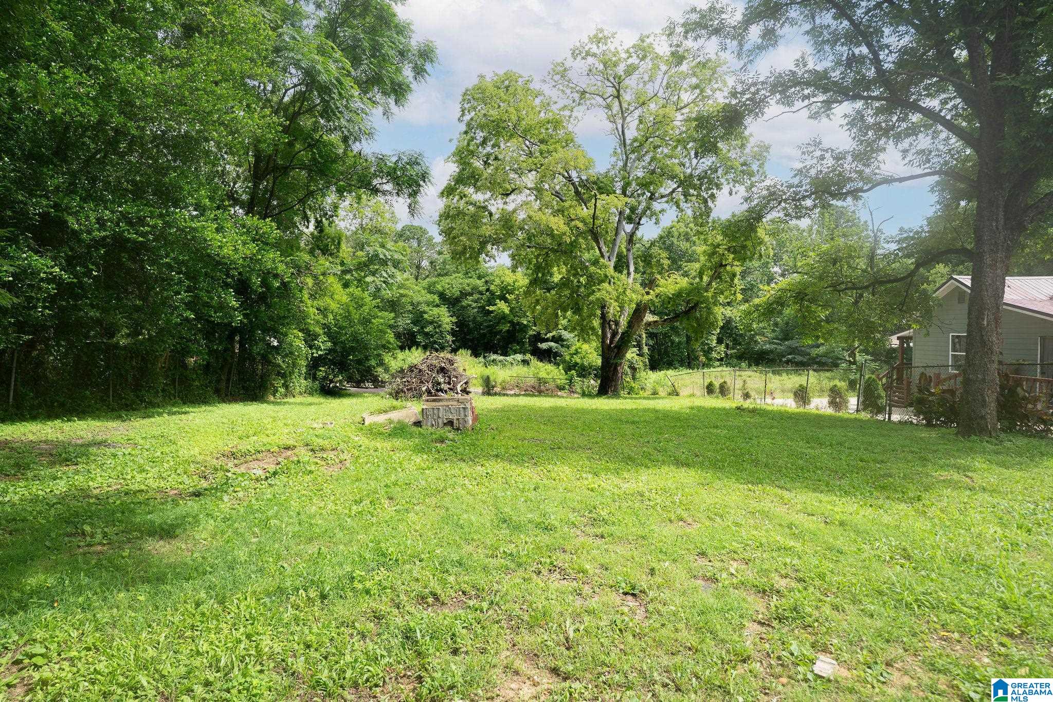 5 COKE AVENUE NE 4