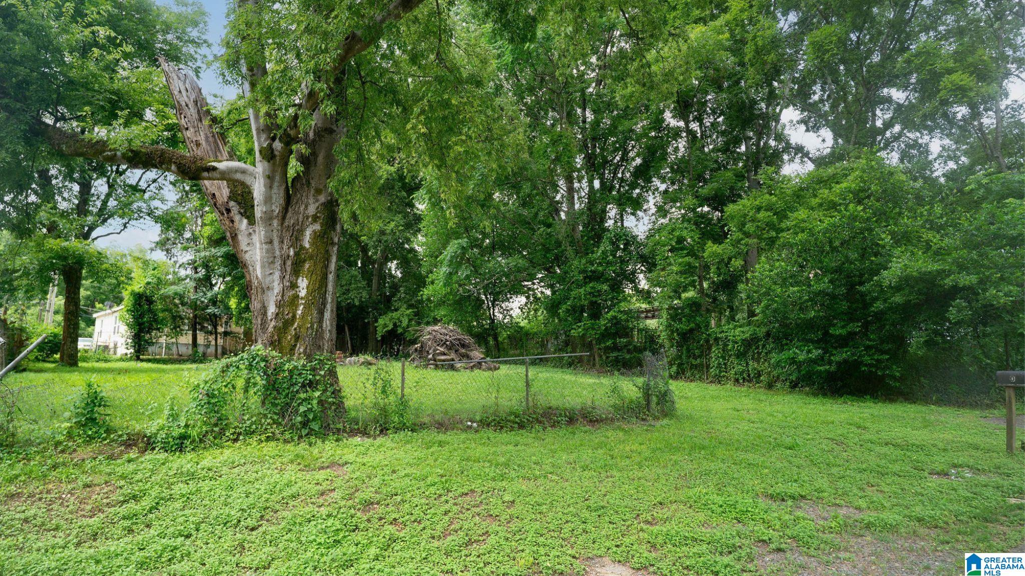 5 COKE AVENUE NE 4