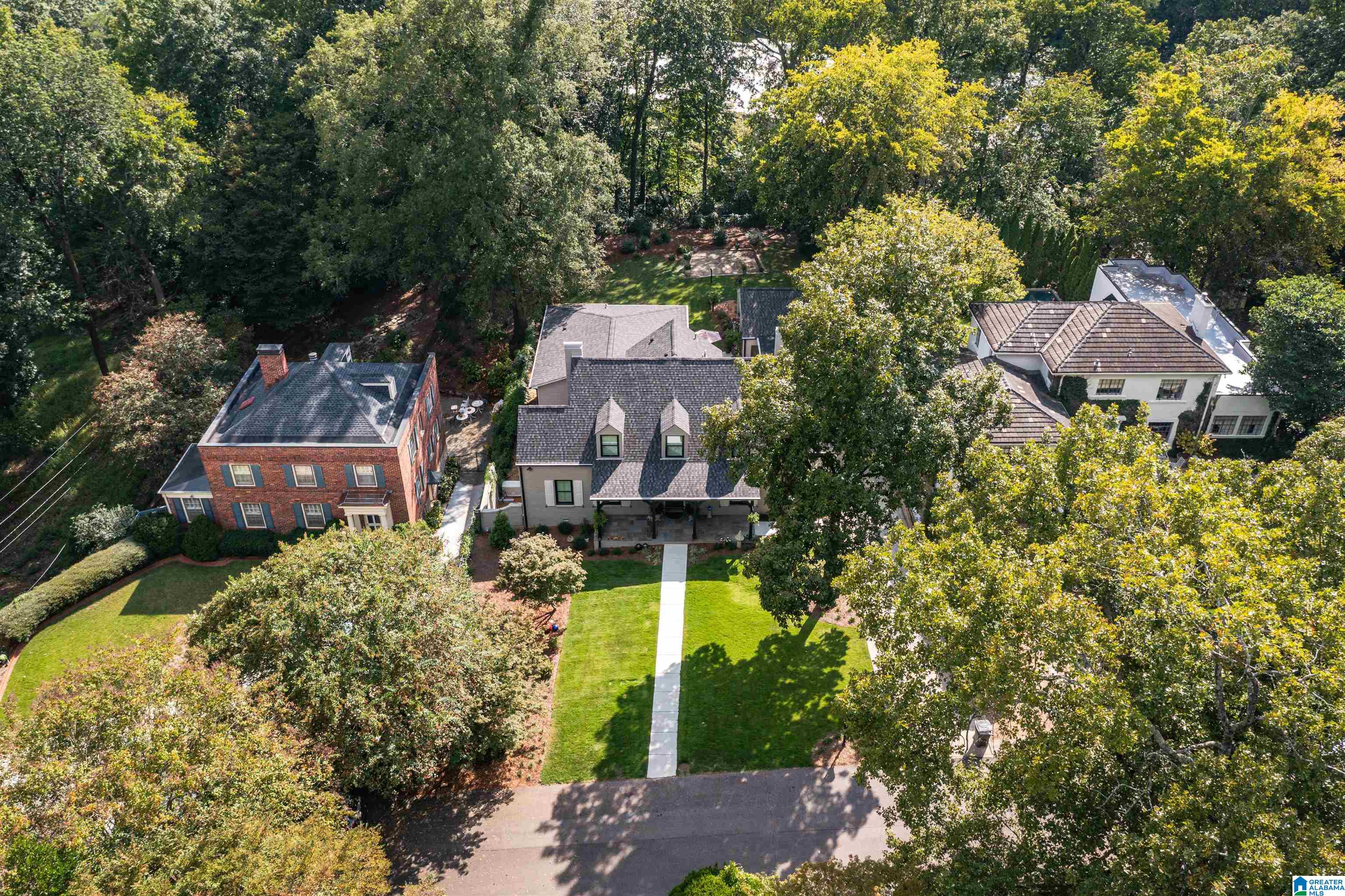 2005 WARWICK COURT