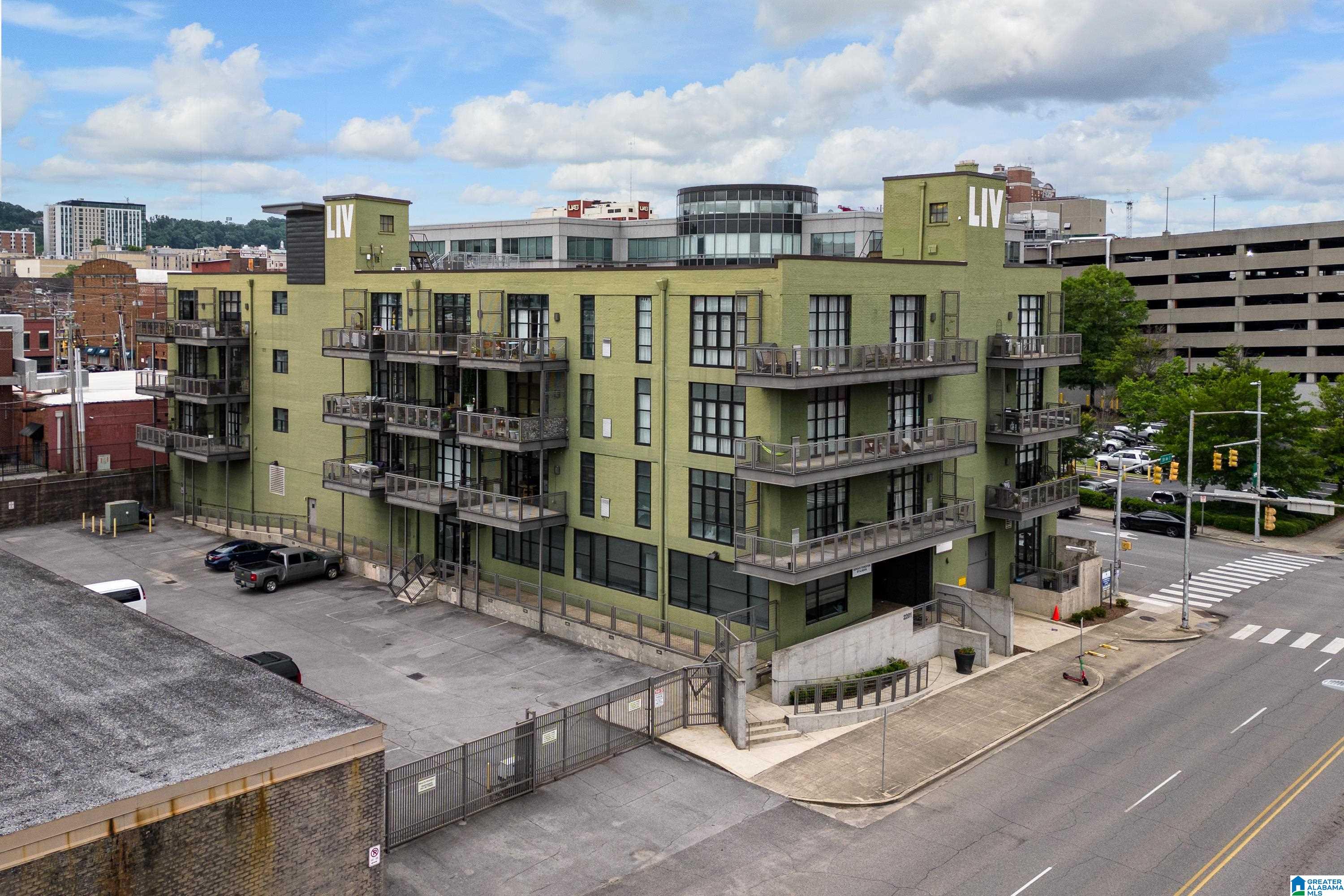 2201 5TH AVENUE 208