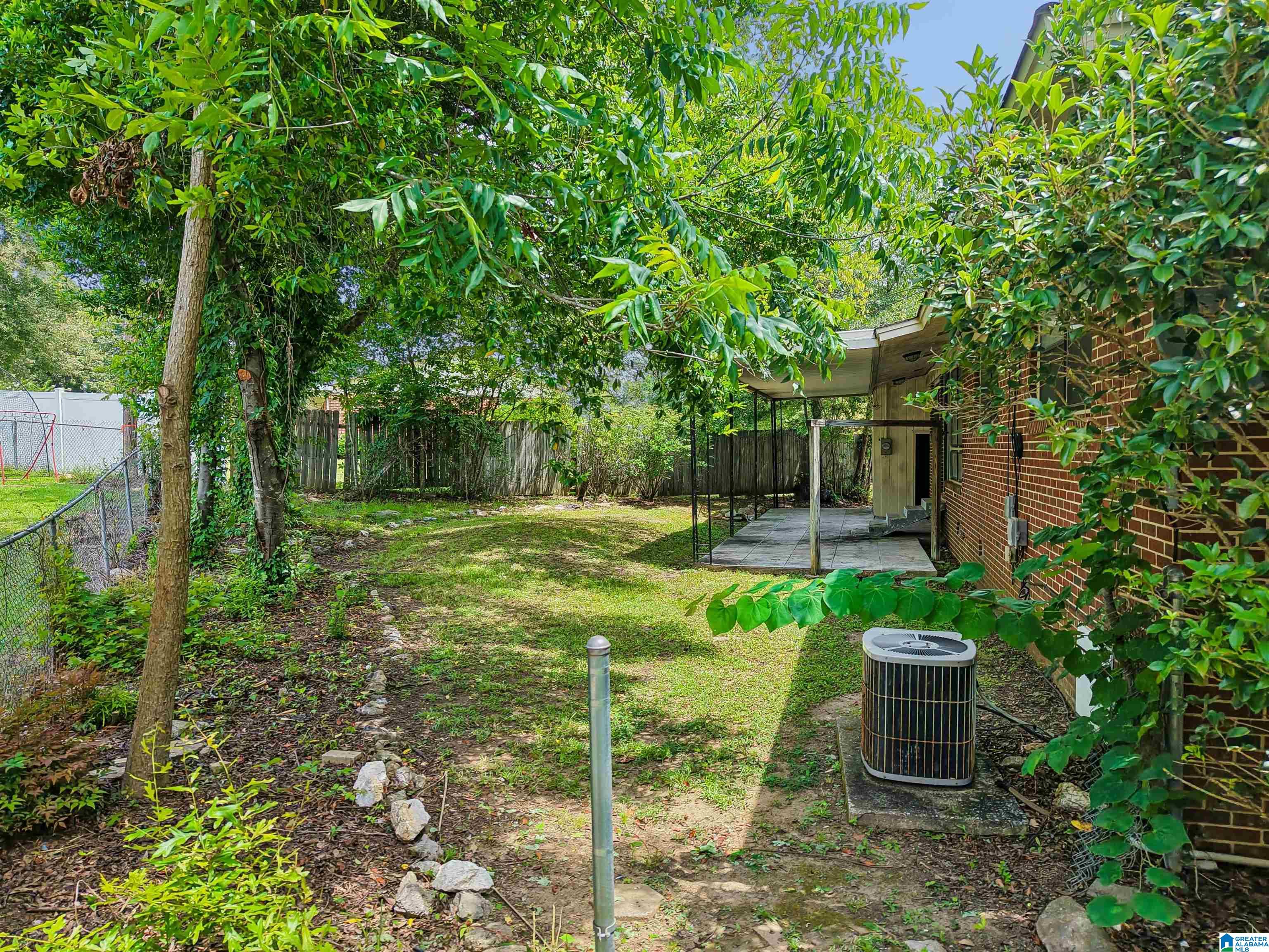 815 PINEVIEW LANE