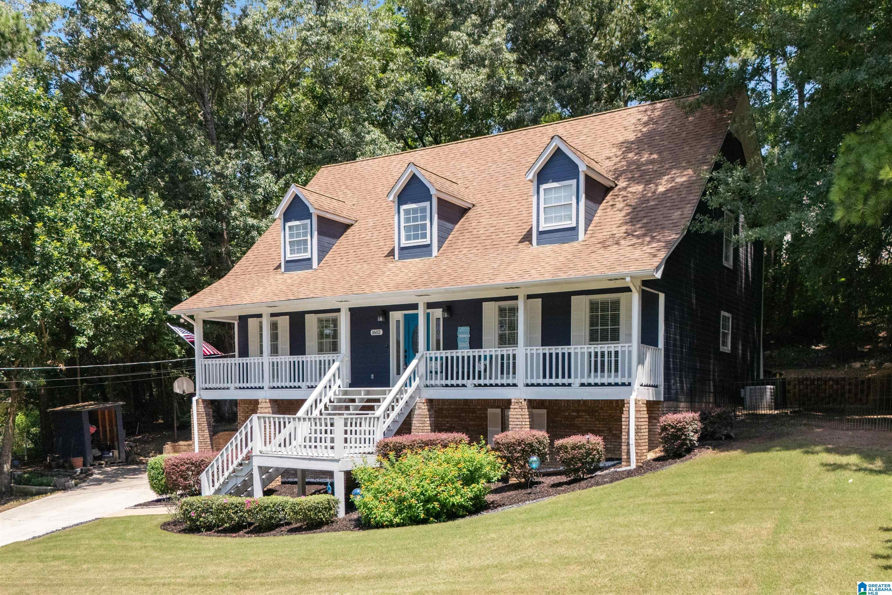 1602 PADDOCK LANE