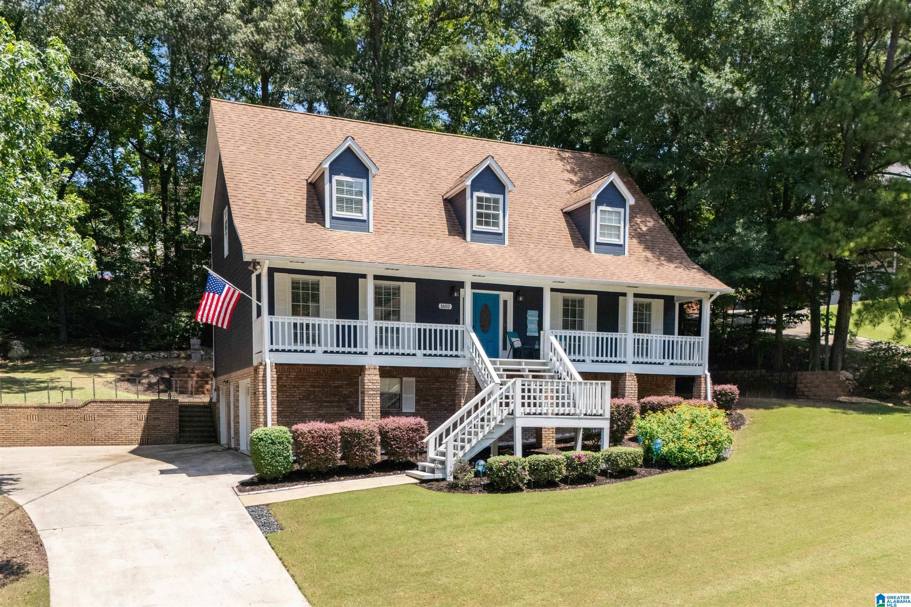 1602 PADDOCK LANE