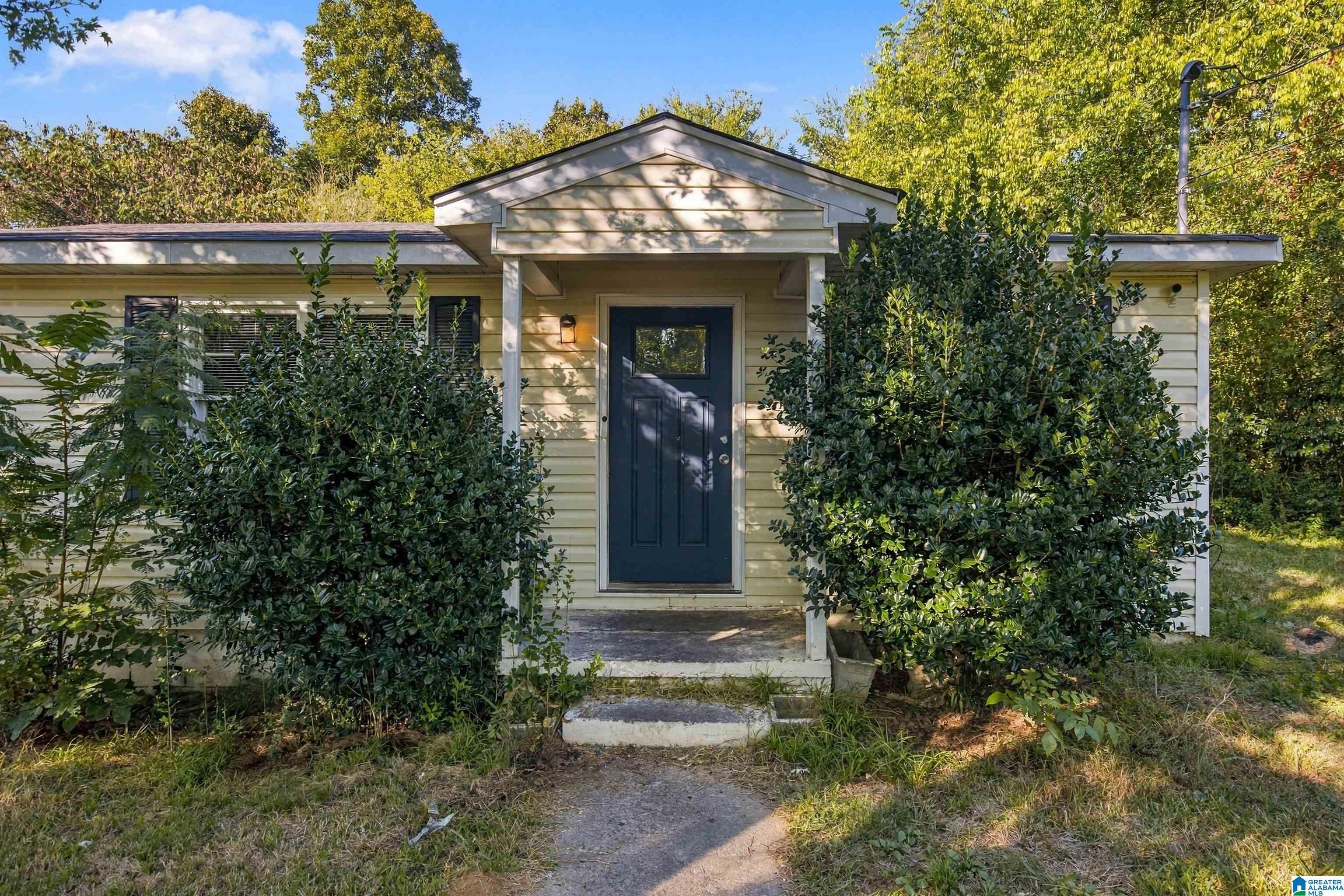 700 27TH COURT NE