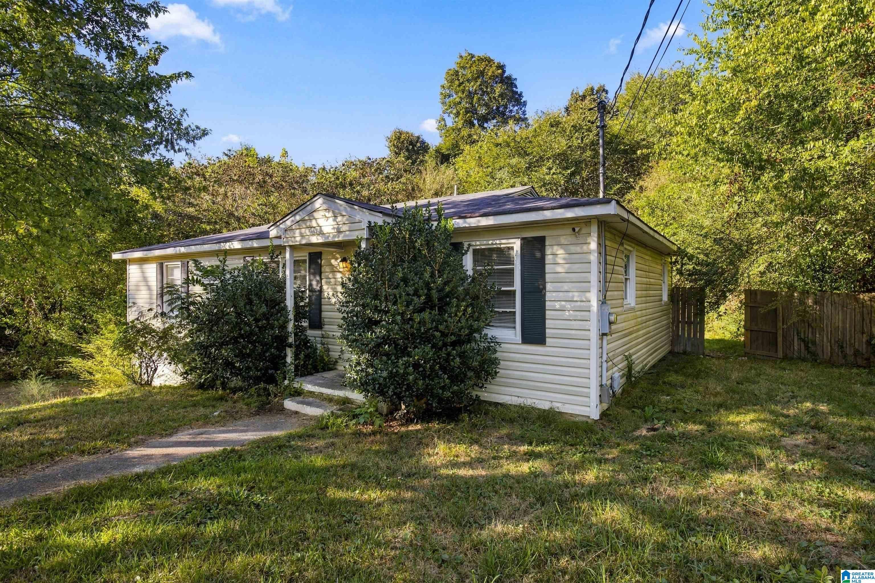 700 27TH COURT NE