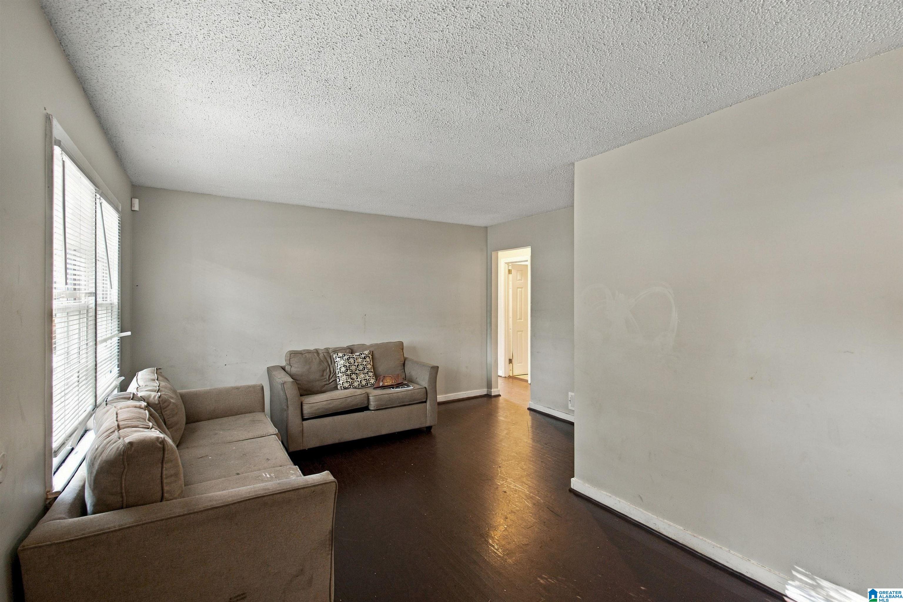 700 27TH COURT NE