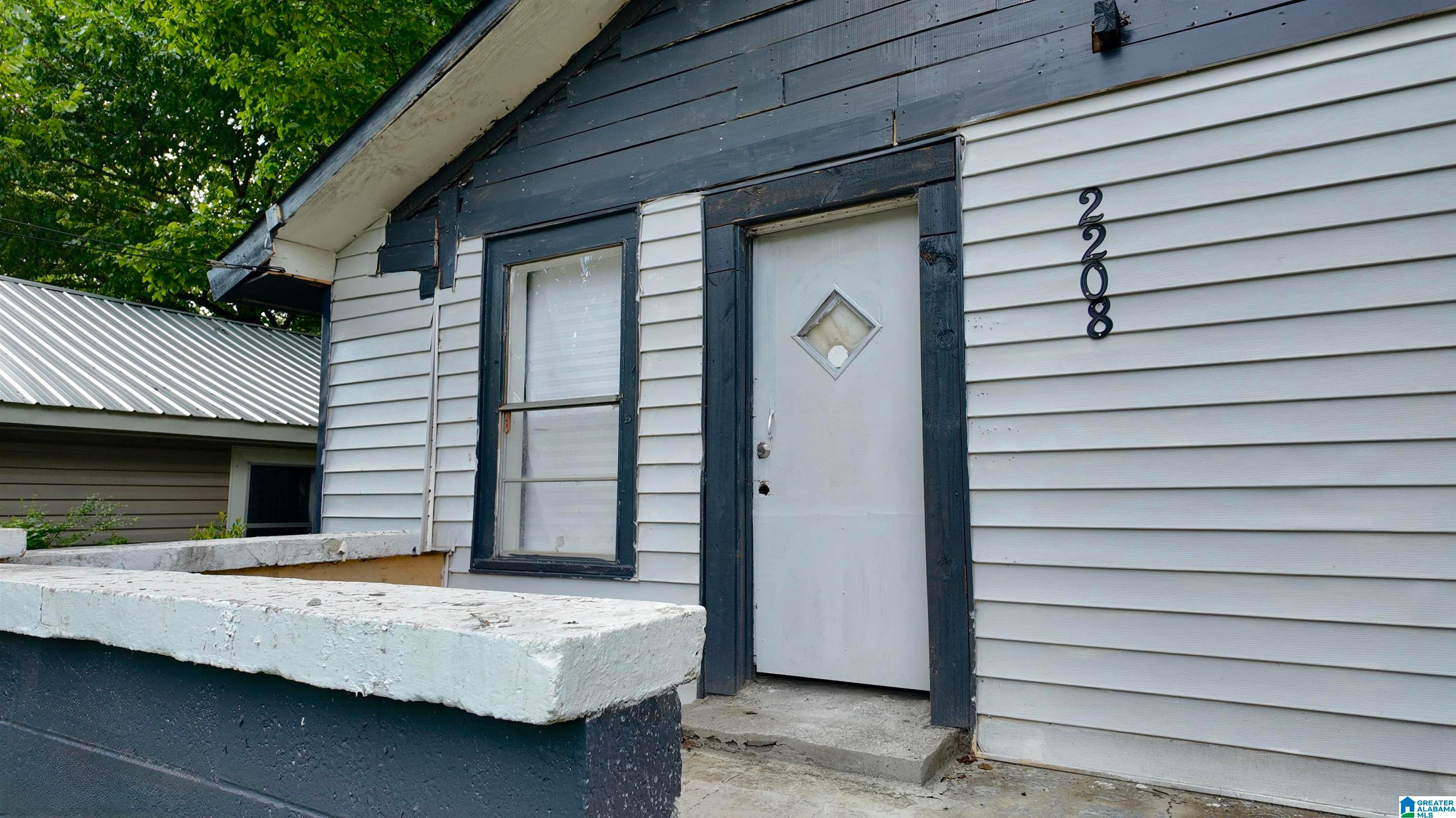2208 MAYFIELD AVENUE SW
