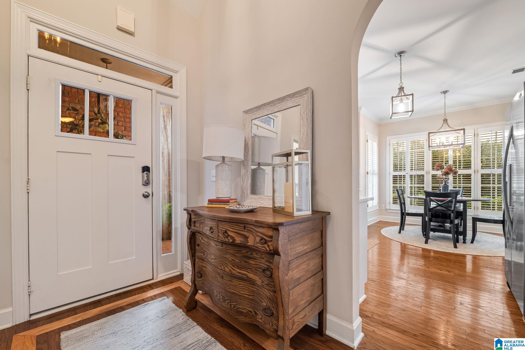 1116 ASHBURY SQUARE