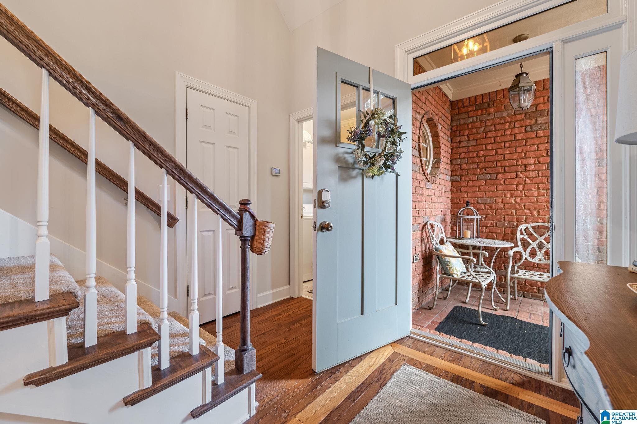 1116 ASHBURY SQUARE