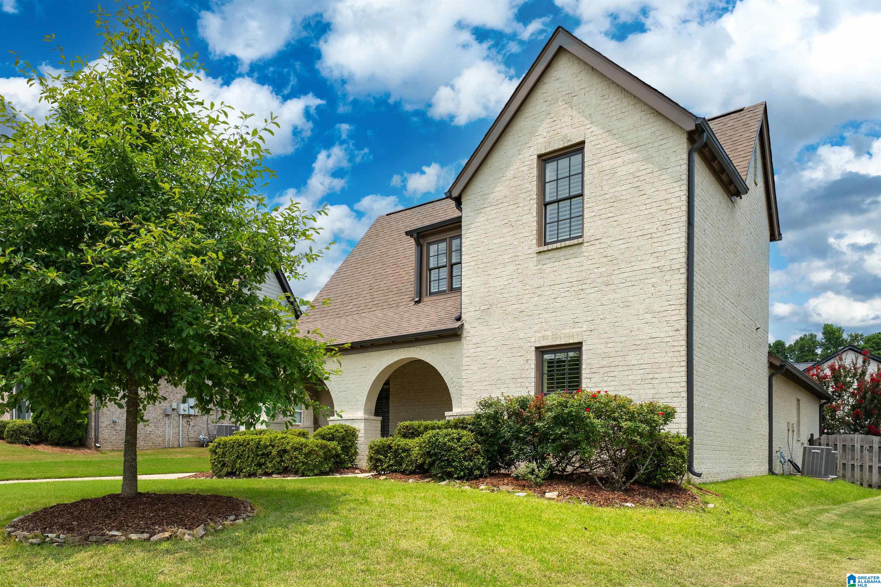 1042 REGENT PARK DRIVE