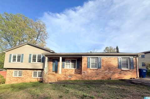 Photo of 815 Creek Trail, ANNISTON, AL 36206 (MLS # 21449179)