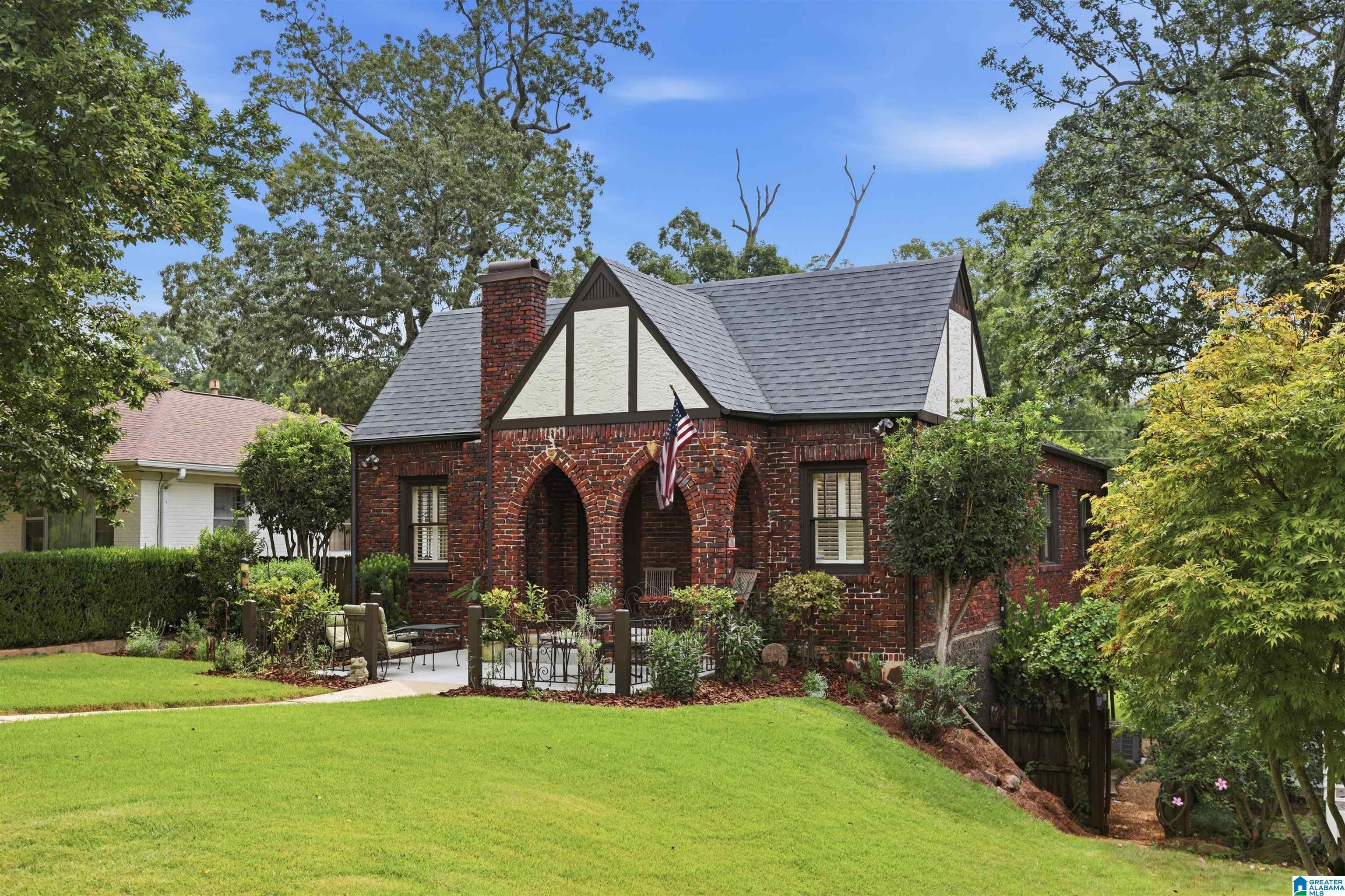 1097 COLUMBIANA ROAD