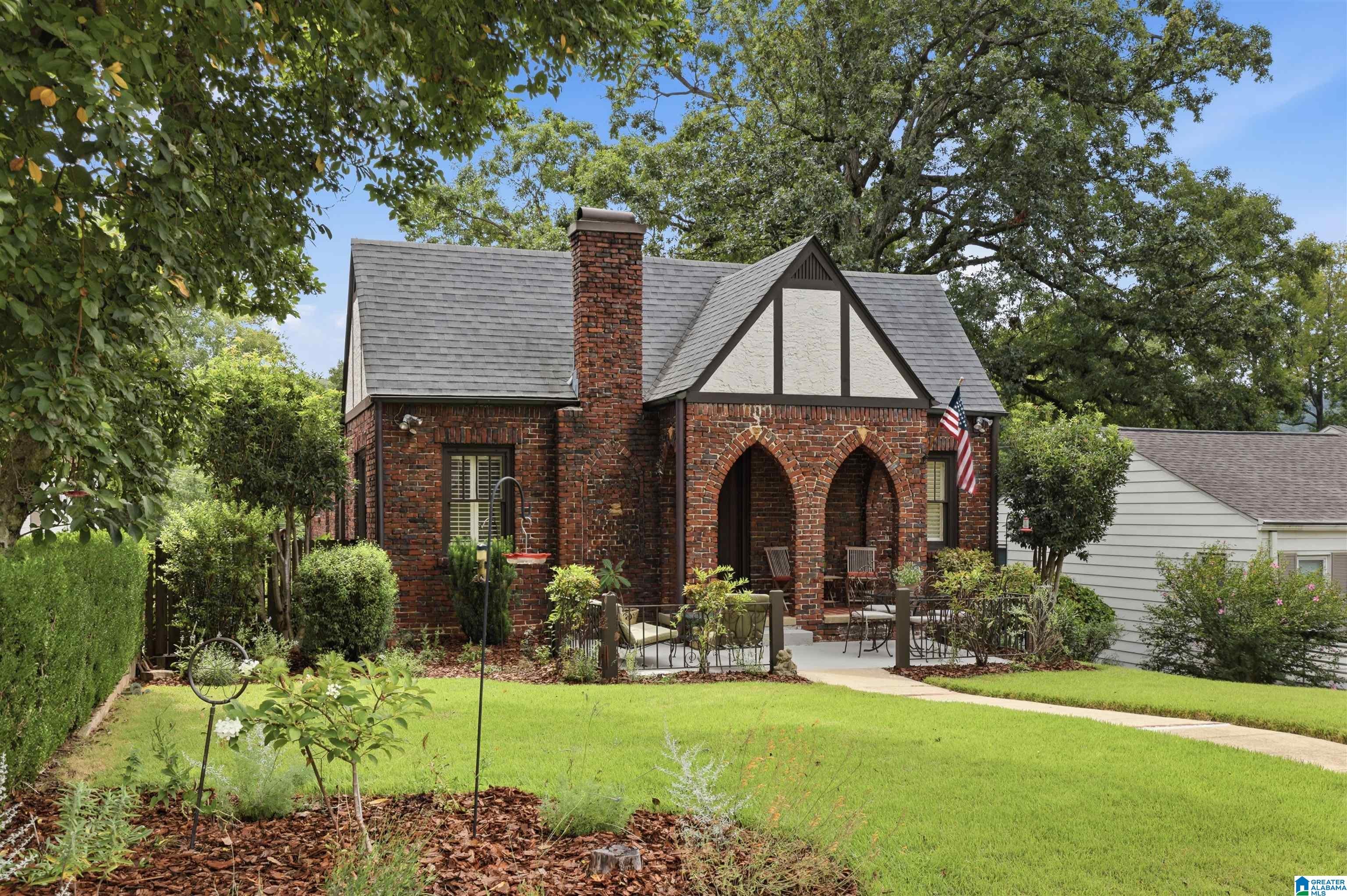 1097 COLUMBIANA ROAD