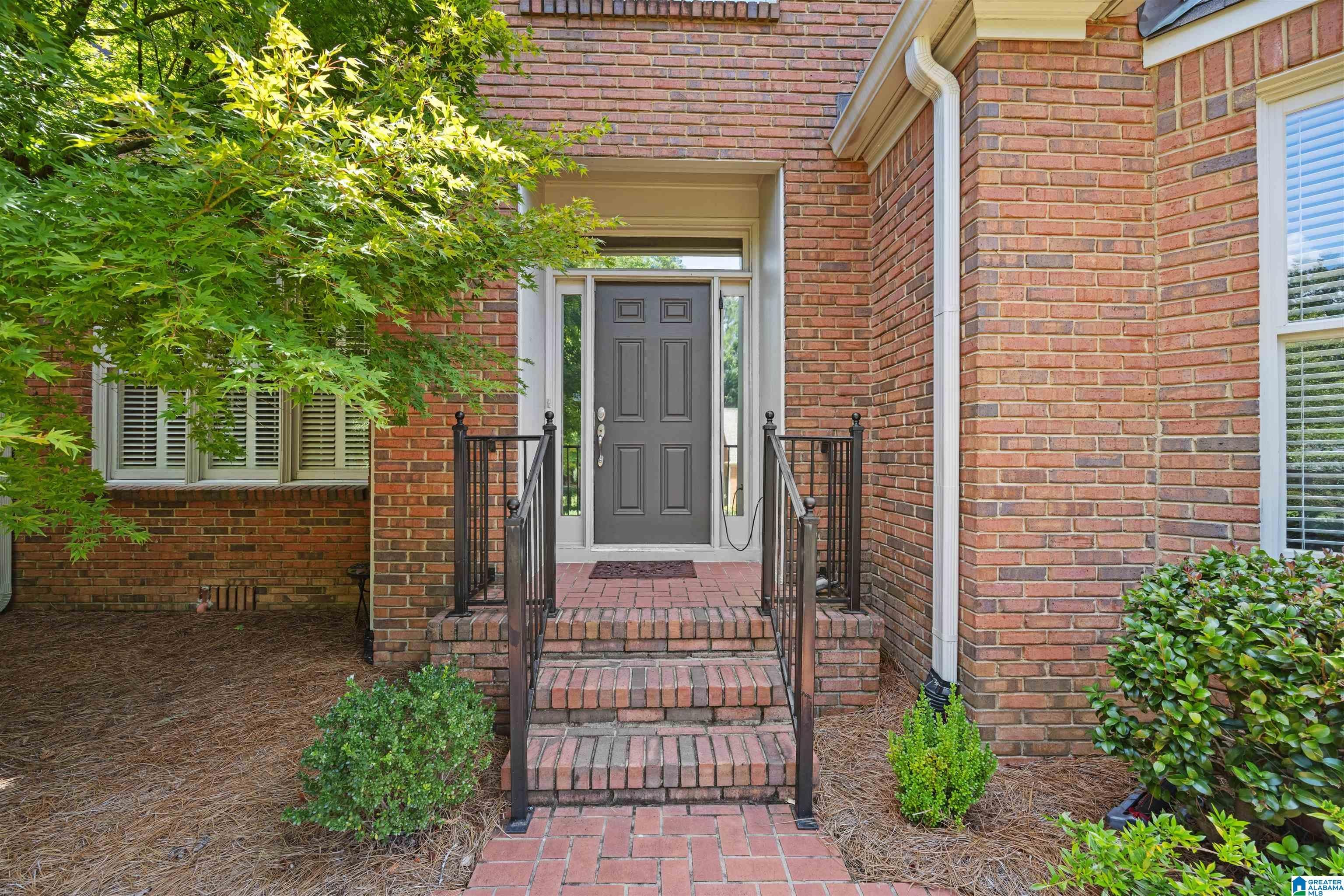 2048 GLEN EAGLE LANE